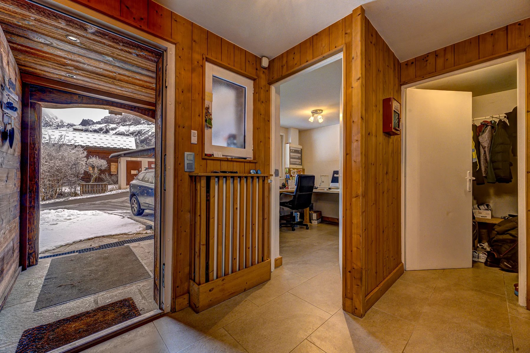 Photo of LES HOUCHES - A 3 bedroom chalet with independent 1 bedroom apartment