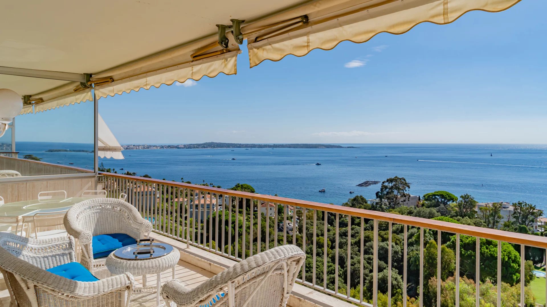 Beautiful apartment on a high floor