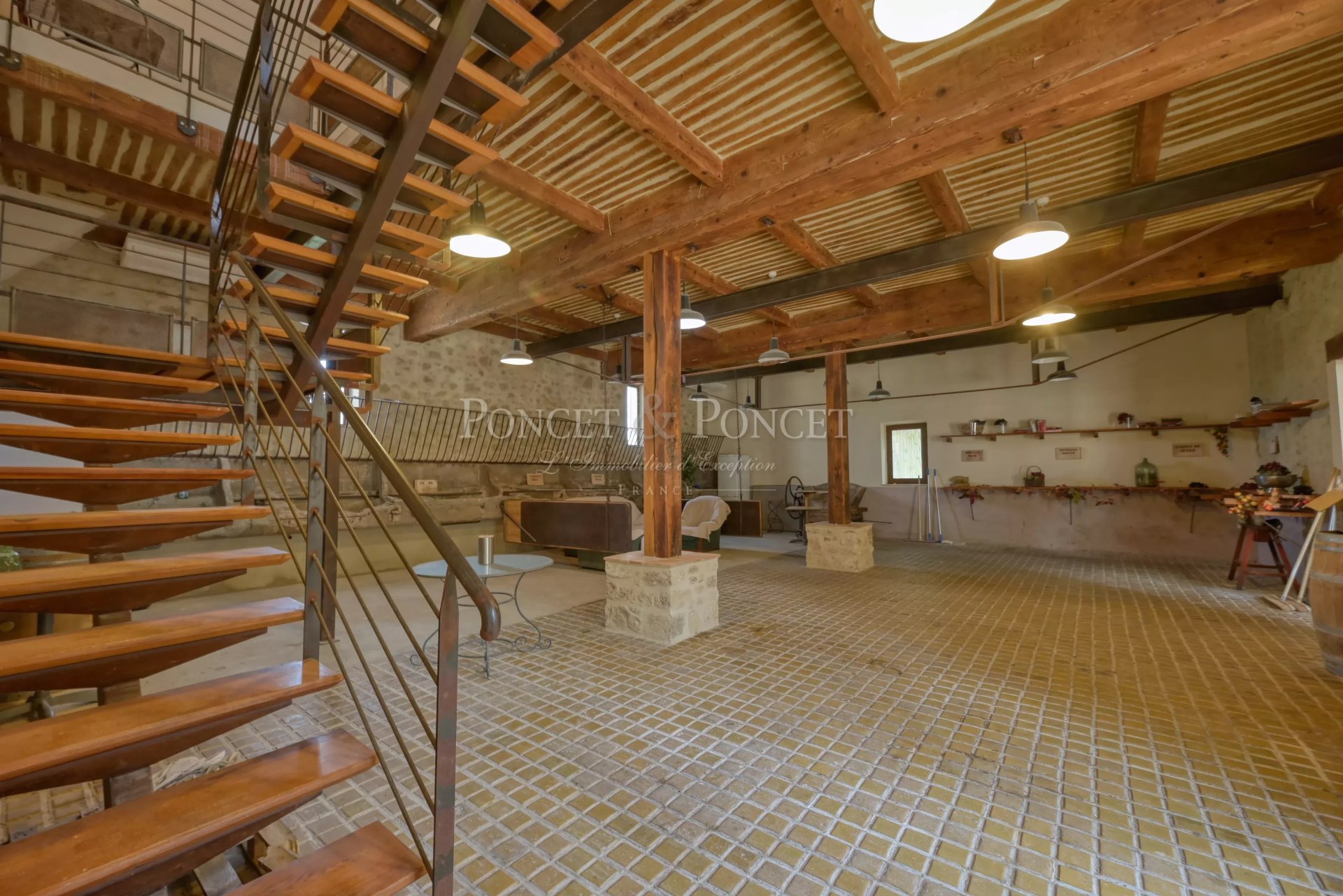 10 Bedroom Vineyard's Image 12