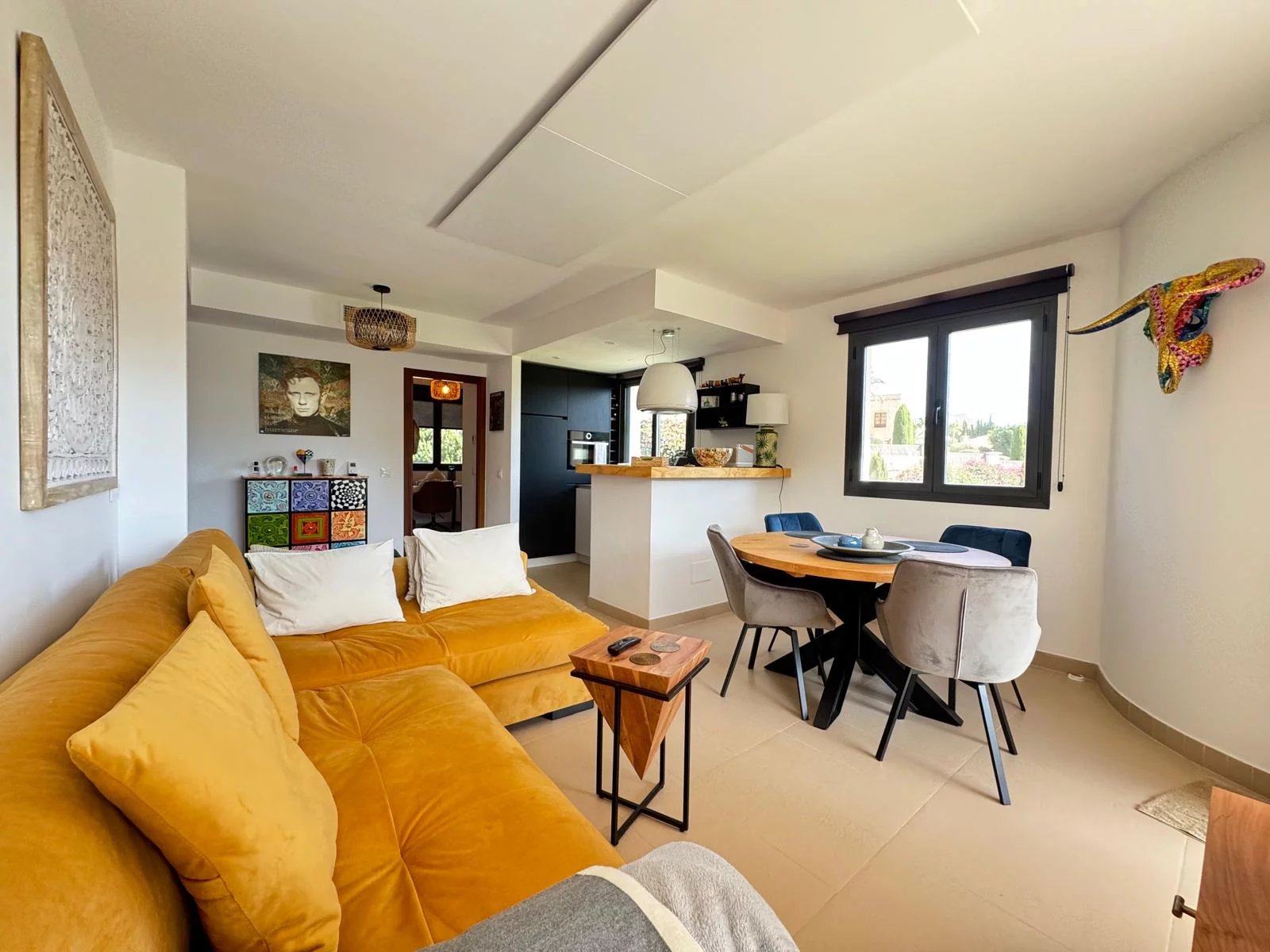 Exclusive penthouse with views extending from the landscape to the sea