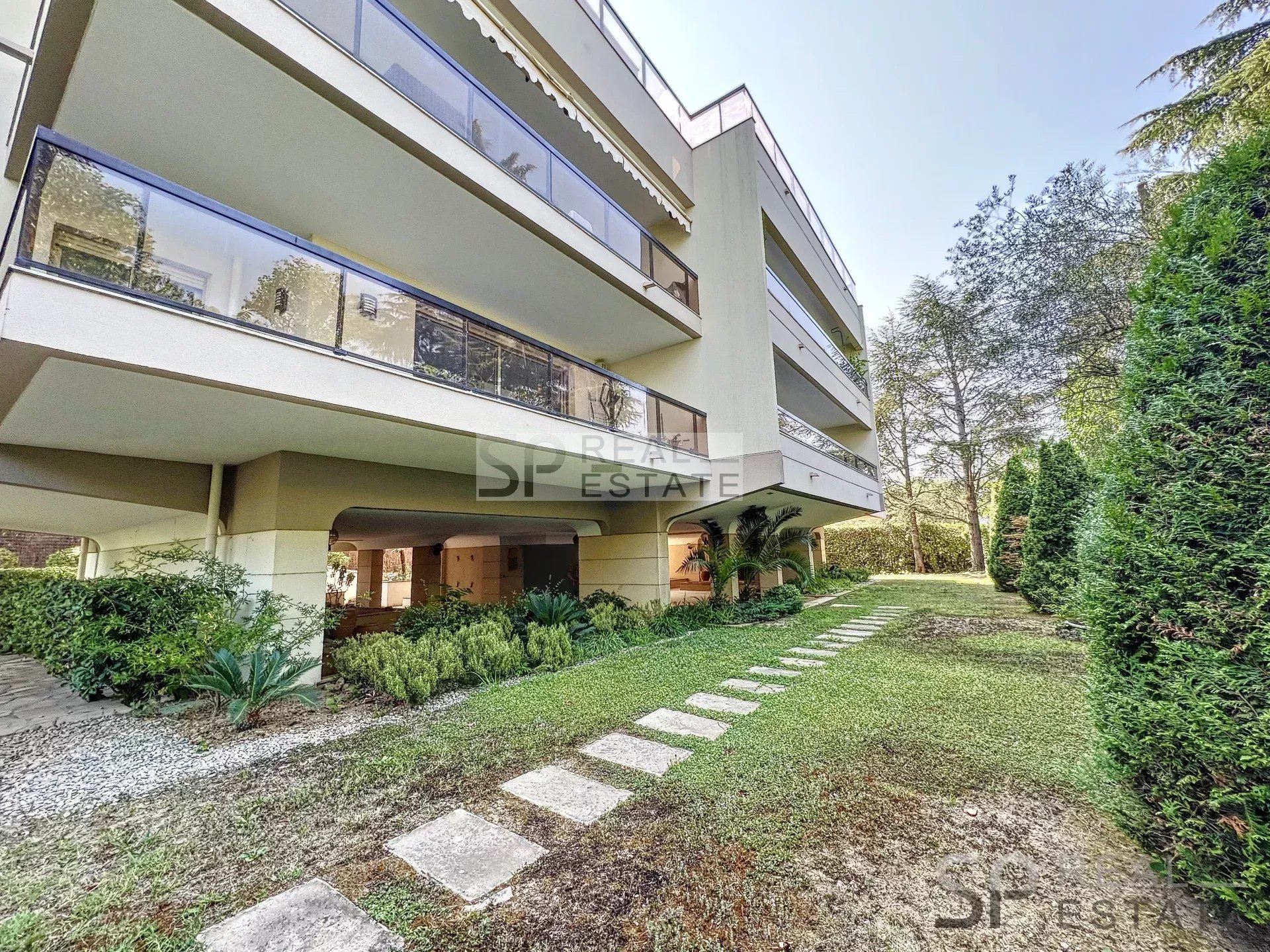 Agence immobilière de 