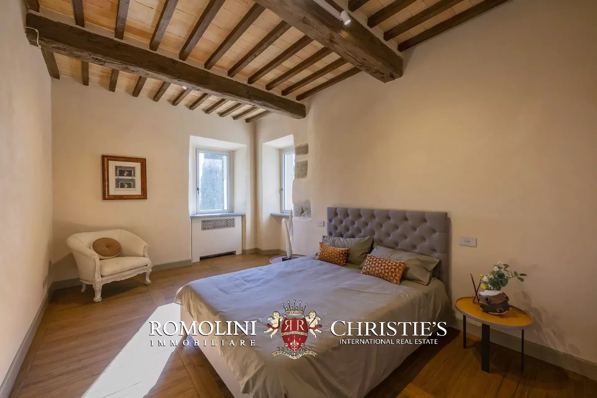 ART-NOUVEAU VILLA FOR SALE IN A PANORAMIC POSITION OVER LAKE TRASIMENO, UMBRIA