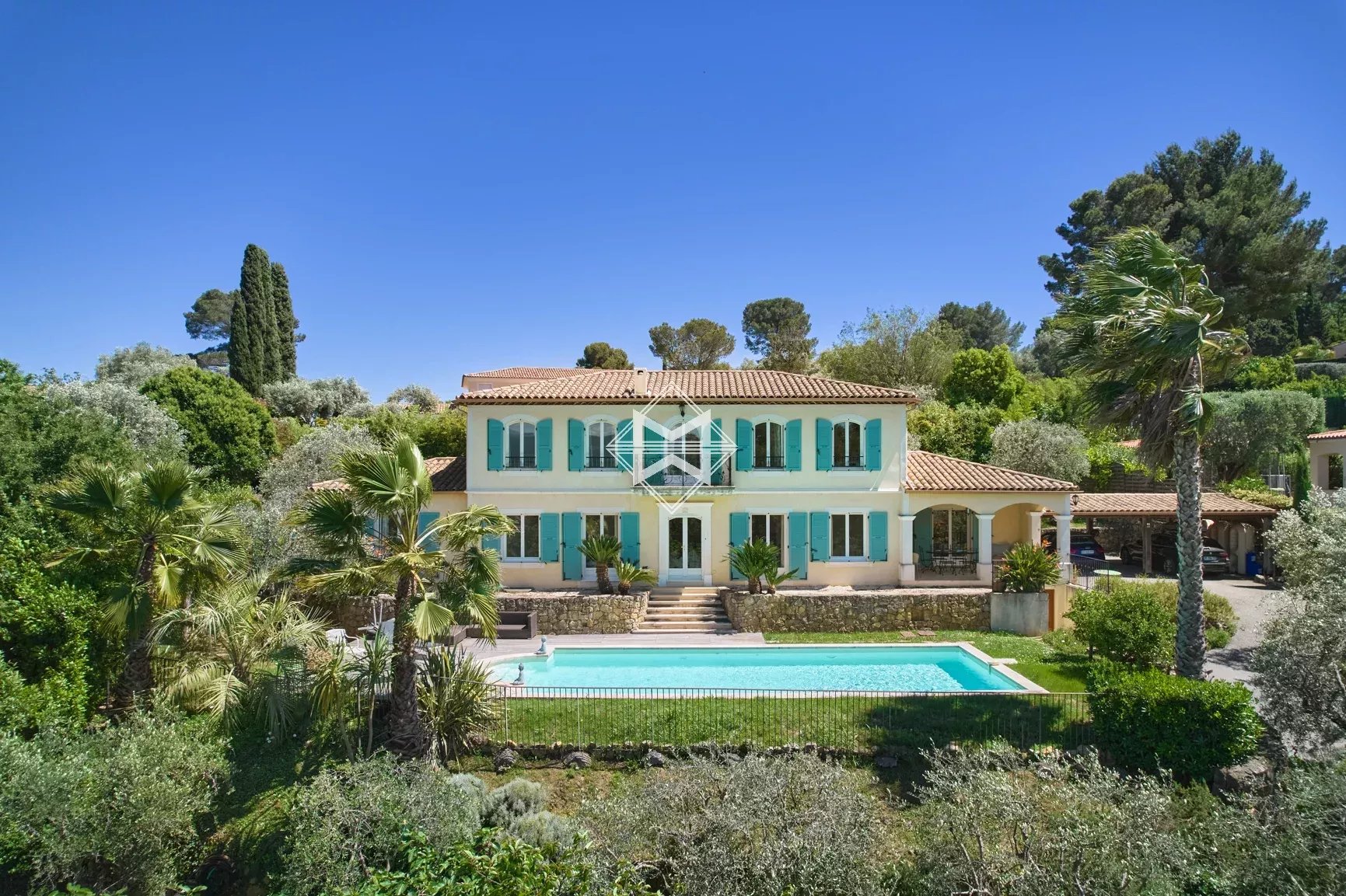 06250 MOUGINS VILLA