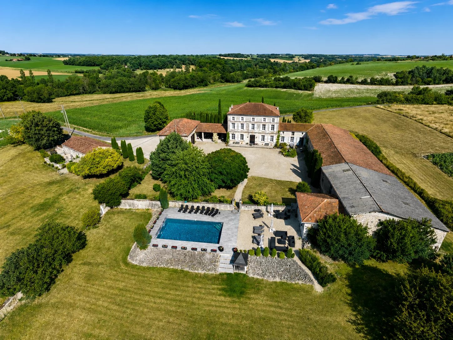 Exceptional Manoir and estate set in 7 acres