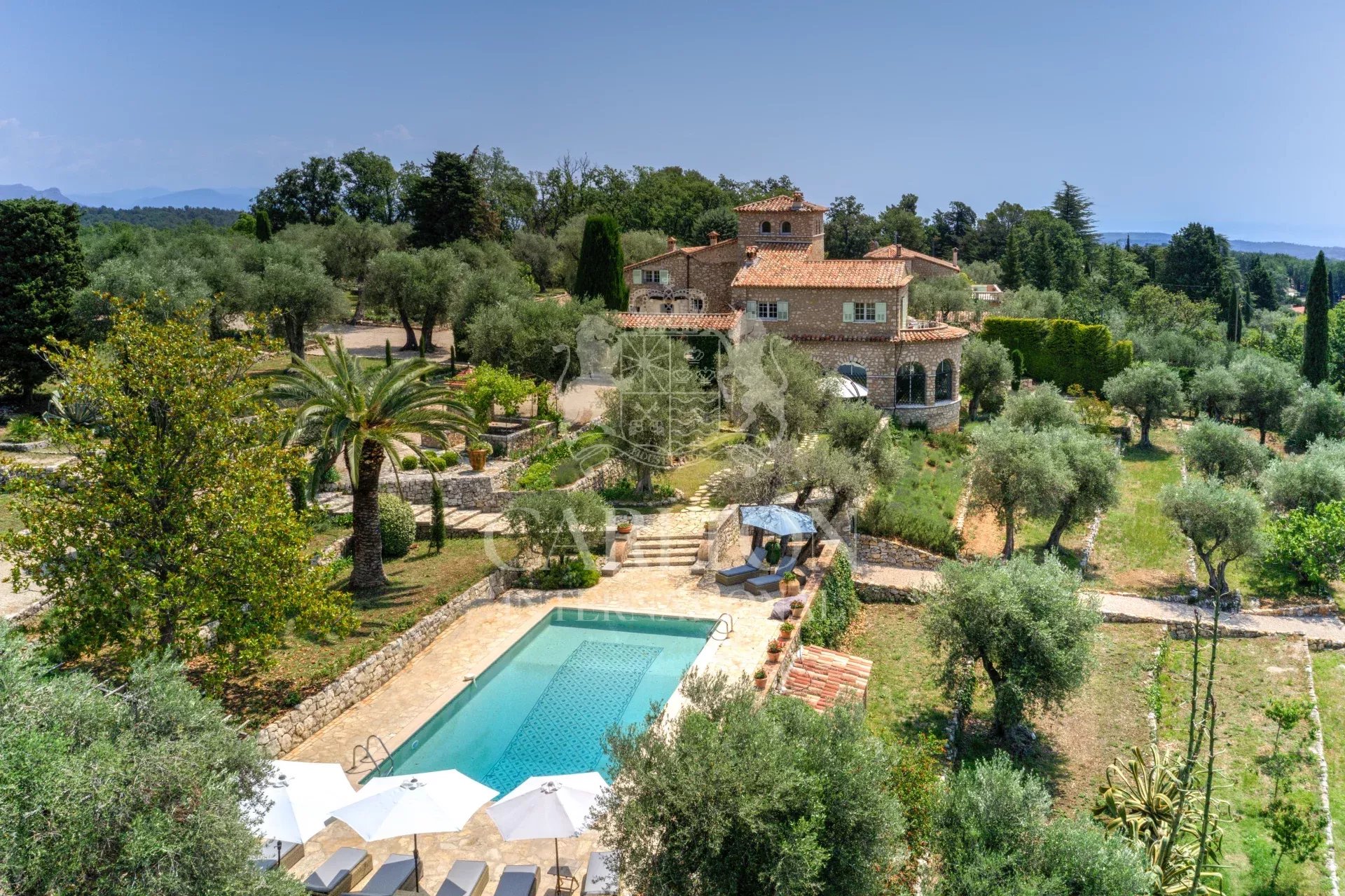 Châteauneuf-Grasse – Un ancien monastère de 6 chambres avec piscine