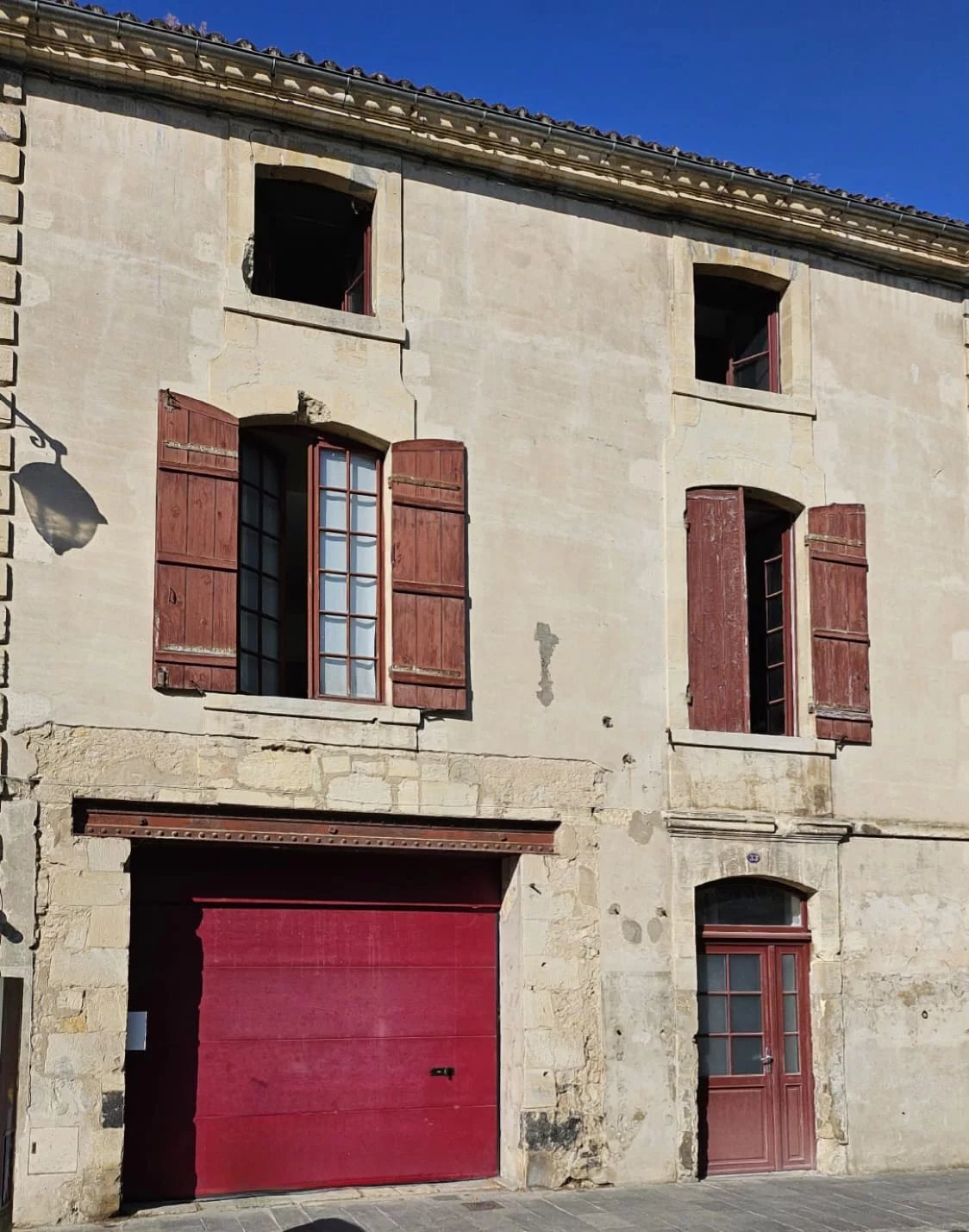 Maison en pierre au centre bourg