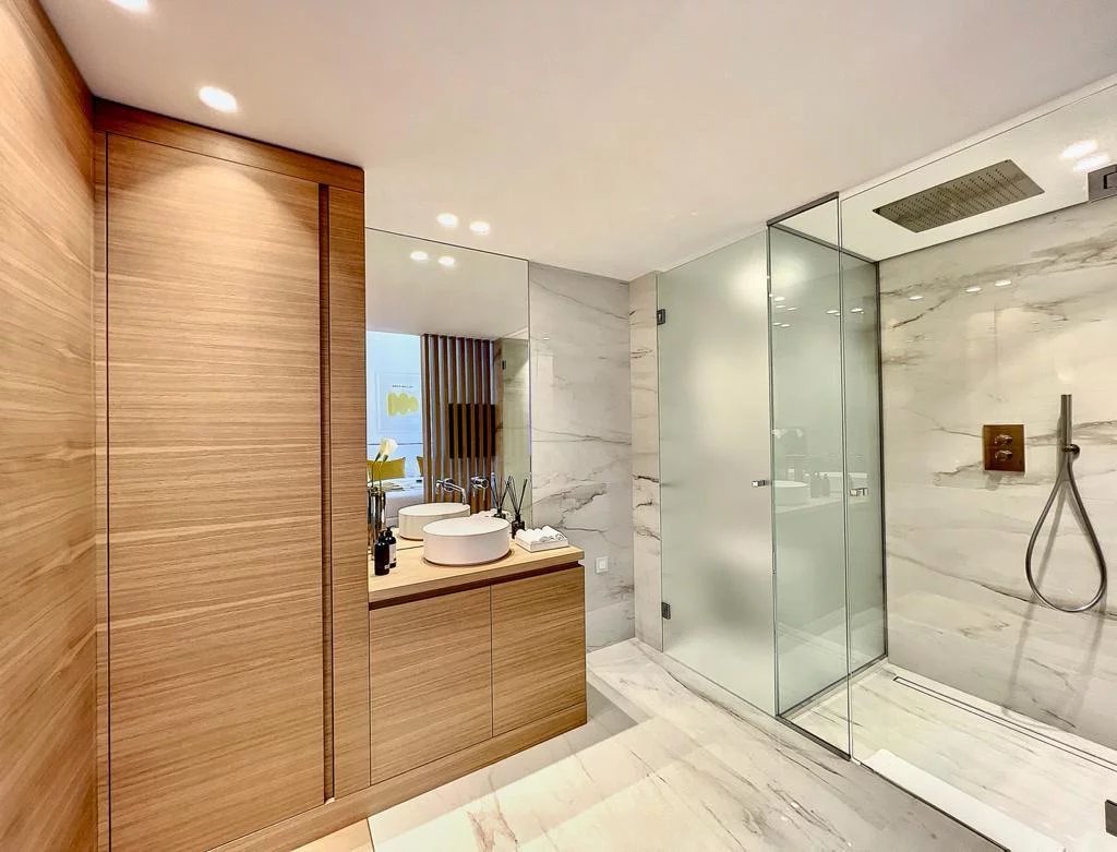  Image of Apartment - 3 Bedrooms - 1 Bathrooms for Sale in Alpes-Maritimes-Cannes-France, Image 13