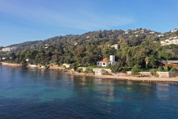 Waterfront Villa Vallauris: Exceptional Family Estate near Golf Juan — photo 4