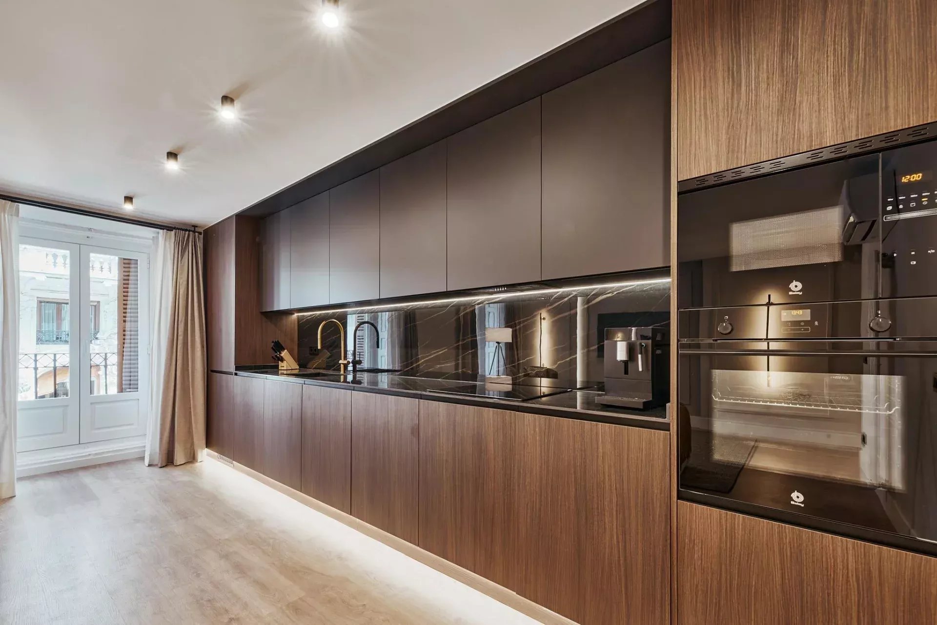 Renovated apartment on the central Calle Mayor - picture 6