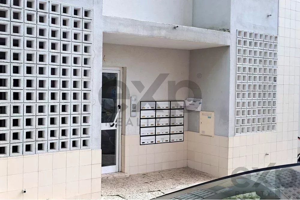 T1 Carnaxide para remodelar, proximo ao centro de Algés