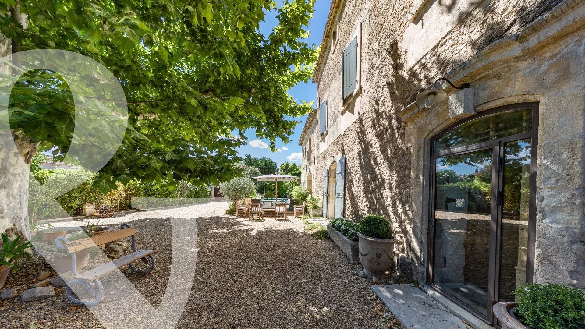 CHARME ET AUTHENTICITE