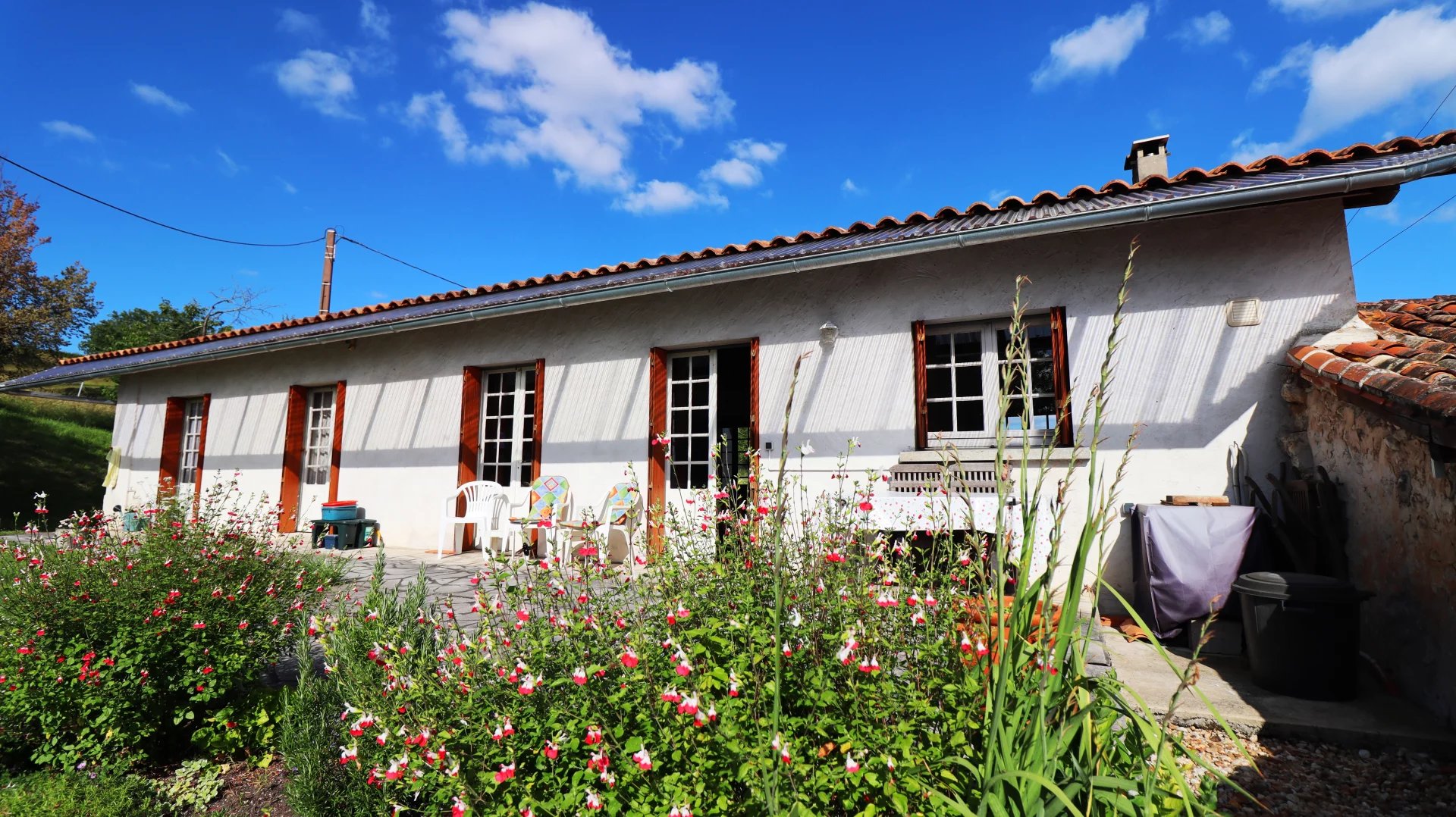 Belle maison de 3 chambres dans un hameau paisible proche Ribérac