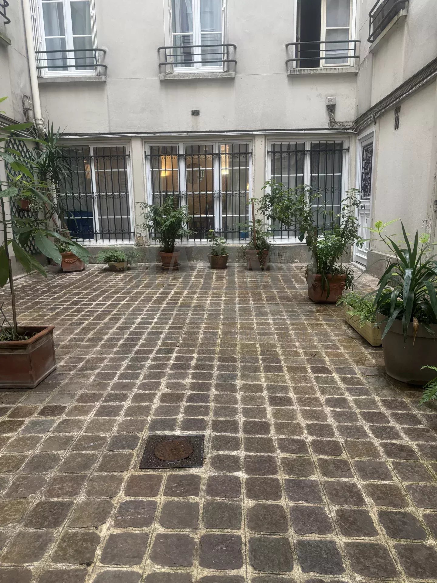 PARIS VIIÈME - PROCHE SAINT GERMAIN DES PRES