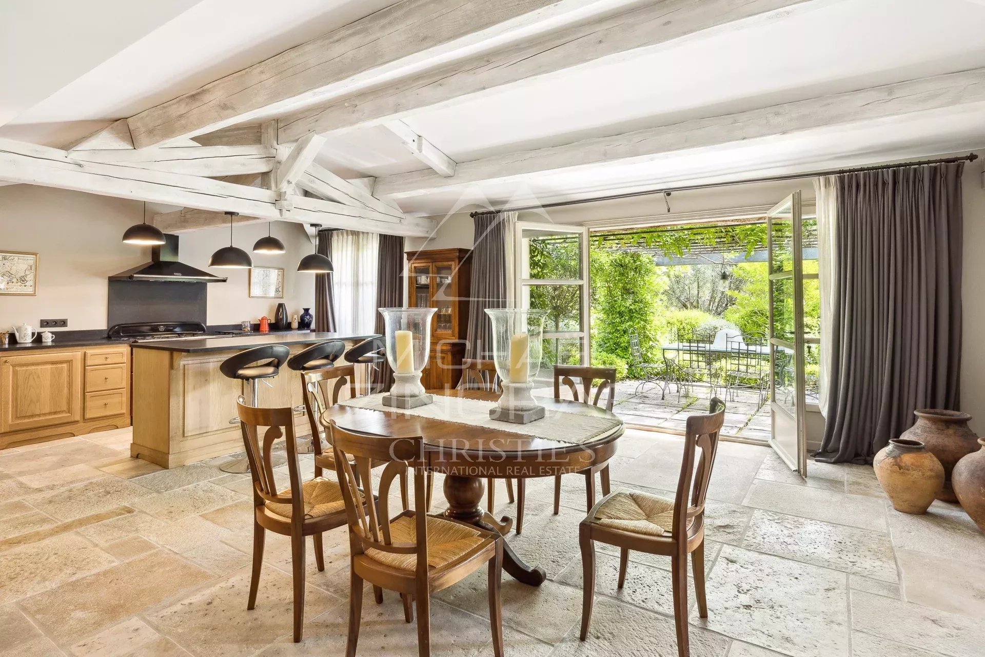 5 Bedroom Villa/Townhouse's Image 7