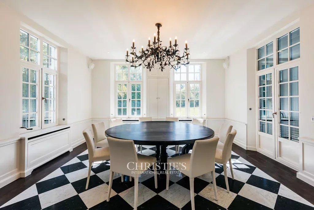 Manoirwijk – Charmante villa op een achterliggend perceel van 55 are
