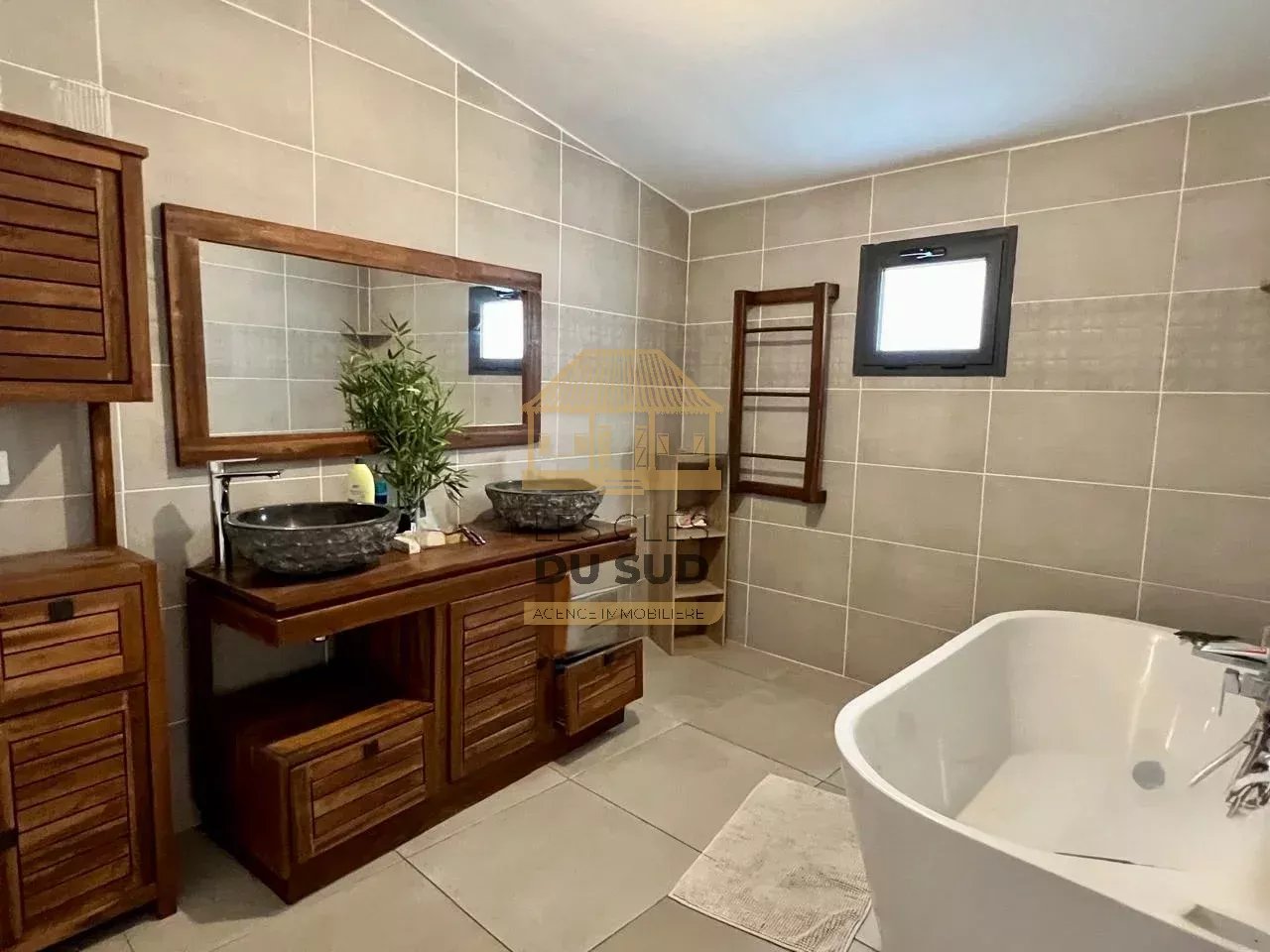 Villa T4 récente avec piscine chauffée et vue mer à vendre à Grands Bois Saint-Pierre 97410
