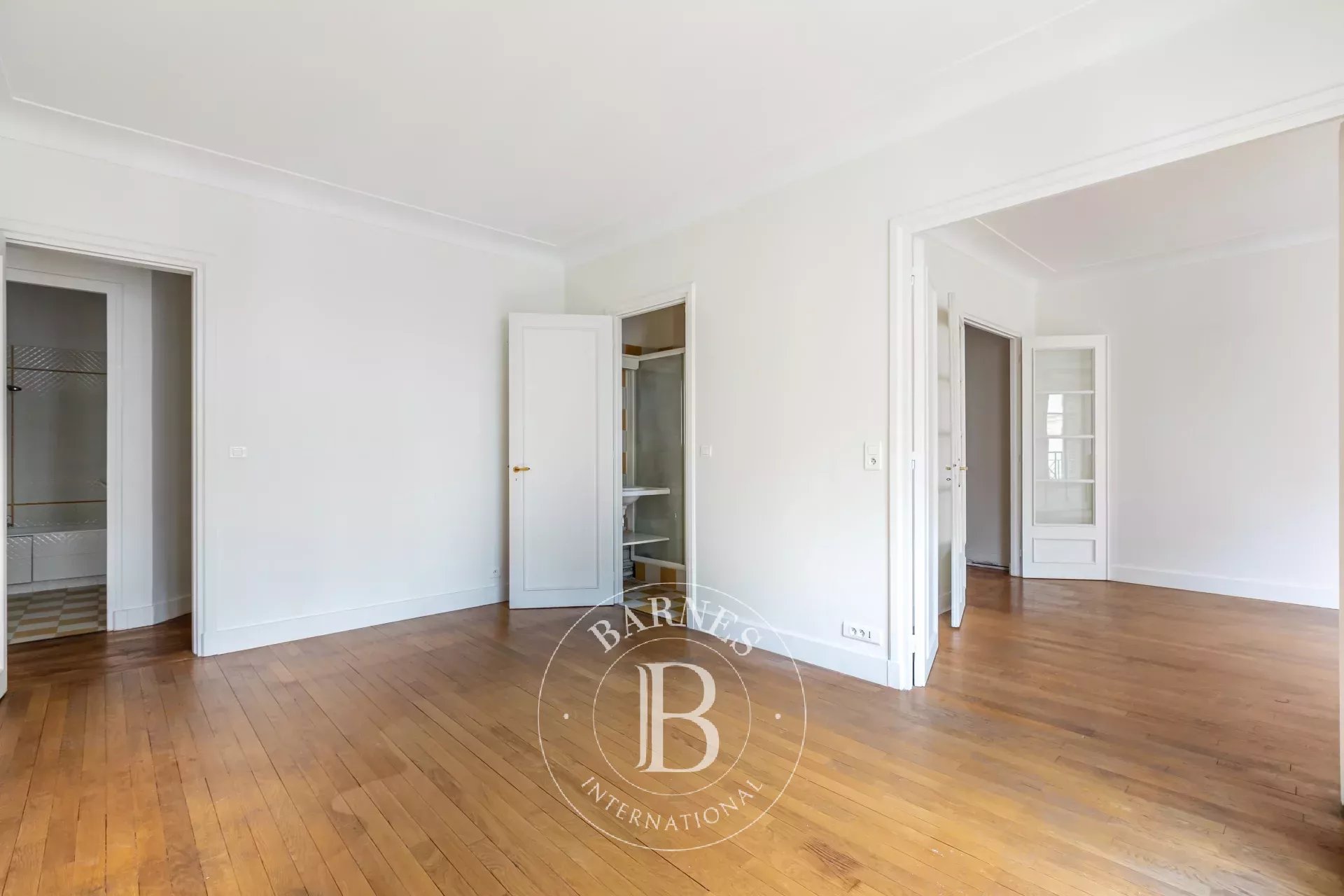 Exclusive - Paris 16 - Rue de la Tour - 2 bedrooms - Plenty of natural light - picture 9