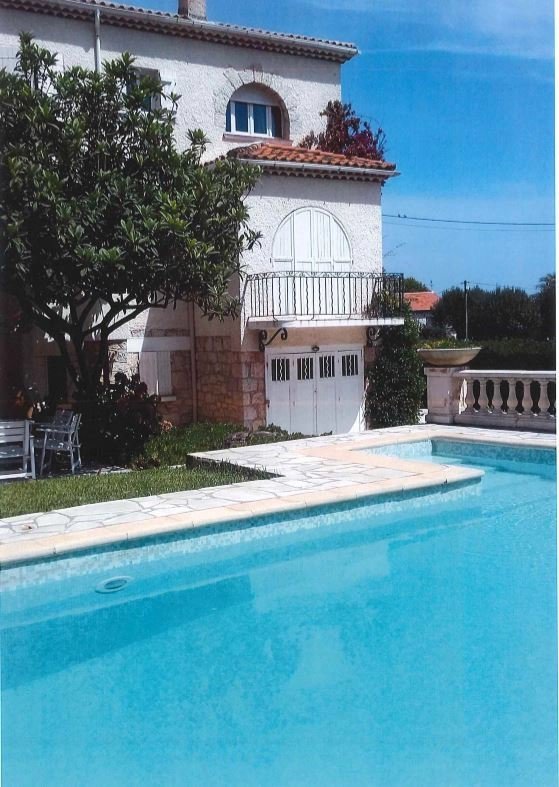 COMFORTABLE VILLA FOR A FAMILLY AT 25 METERS FROM THE SEA