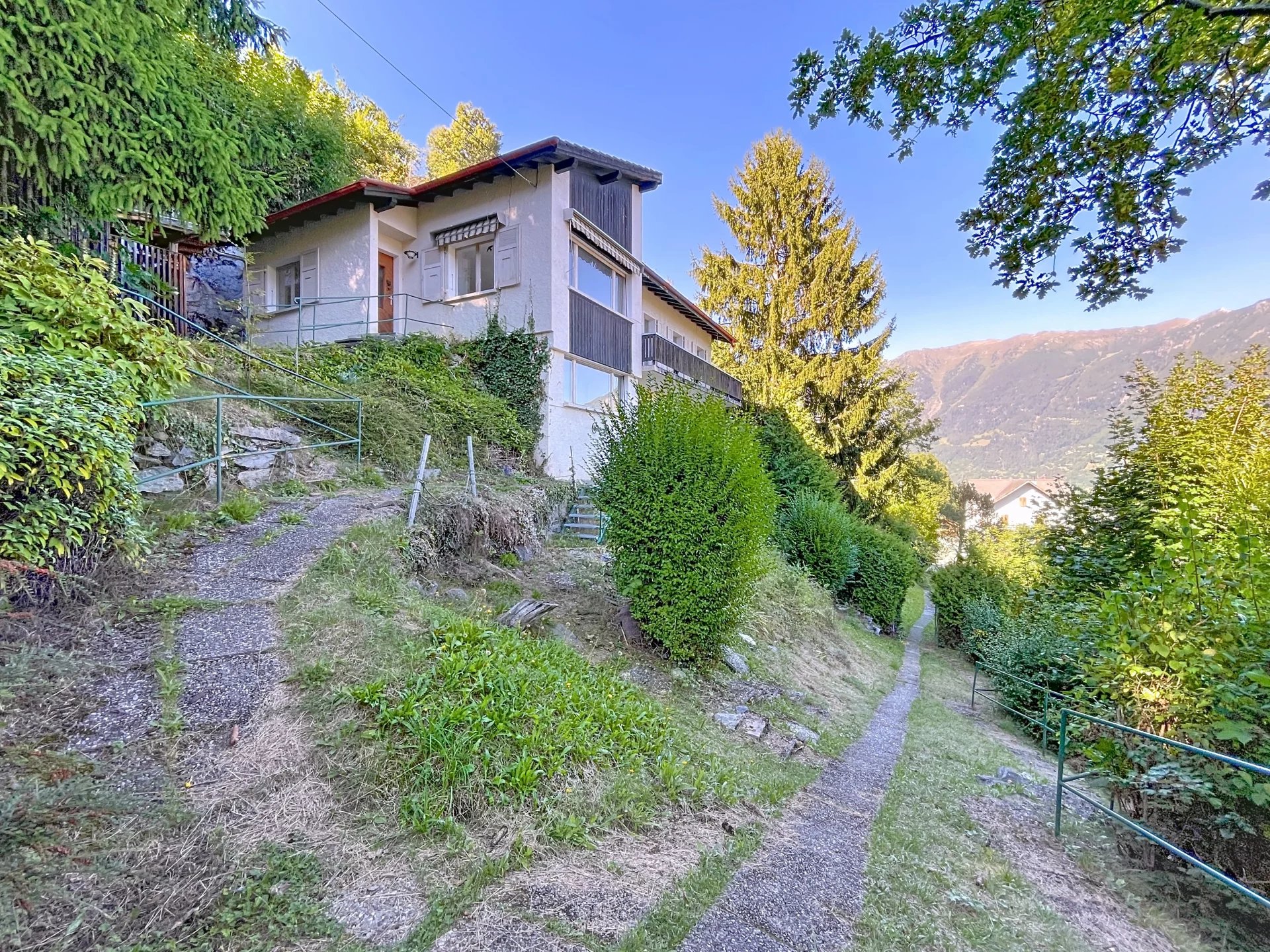 Maison dans un écrin de verdure