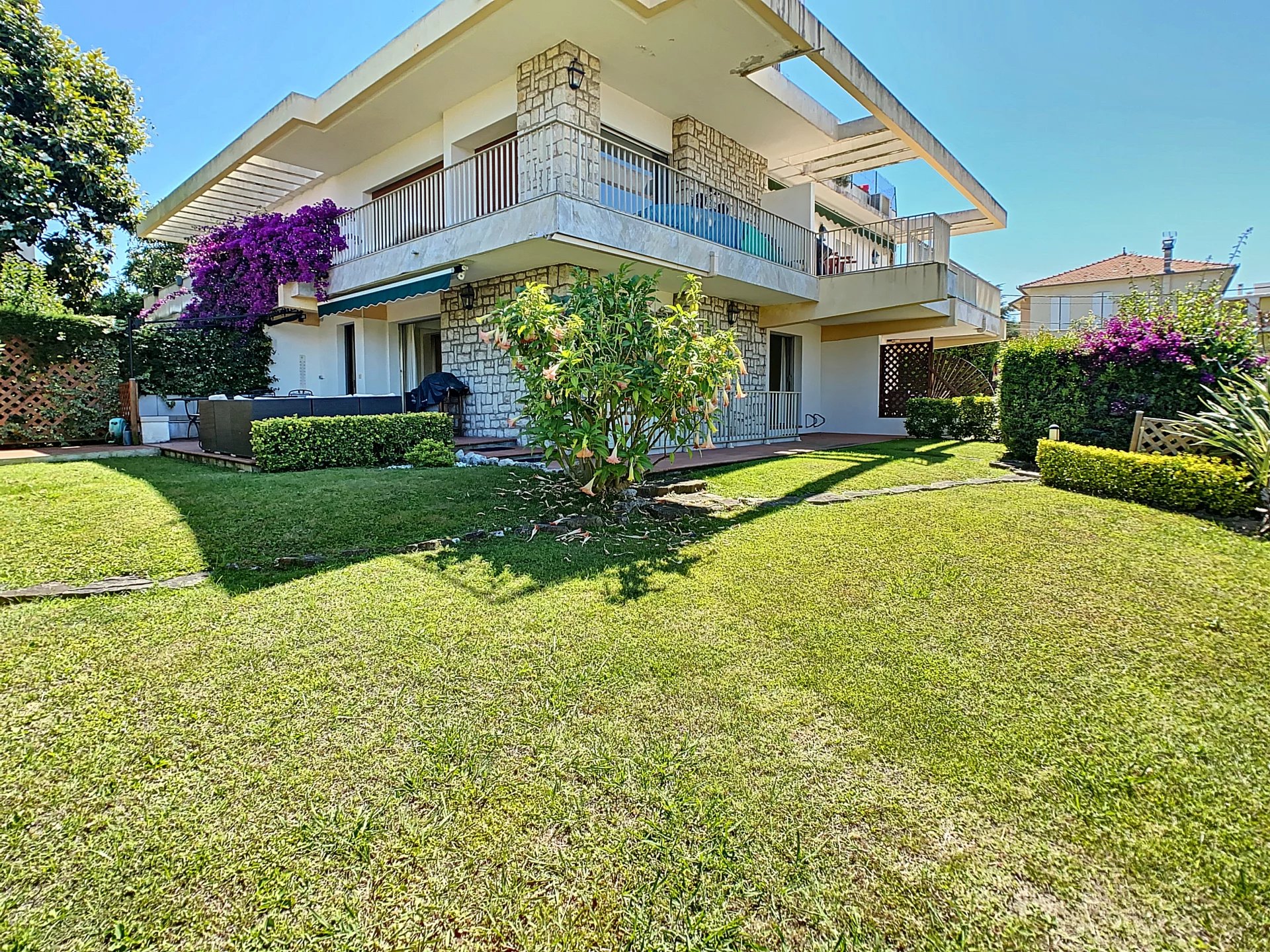 Edge of Cap d'Antibes - Apartment