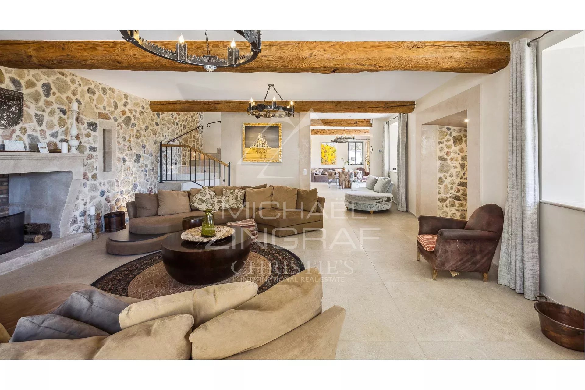 5 Bedroom Villa/Townhouse's Image 3