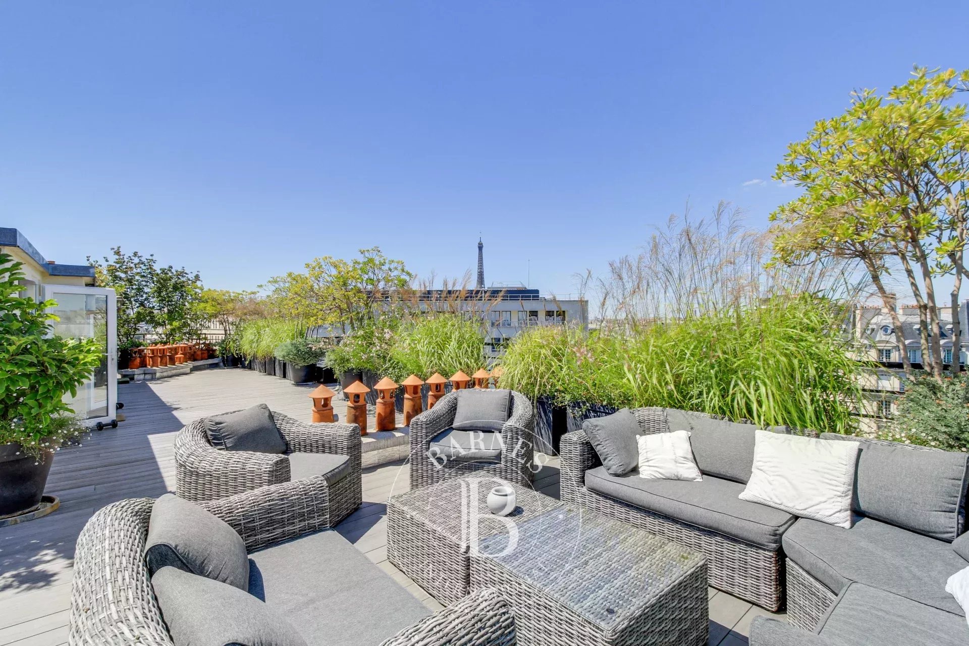 Paris 7 - top floor - exceptional terrace - breathtaking views
