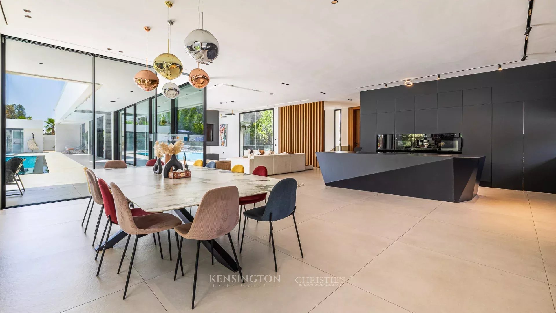 8 Bedroom Villa/Townhouse's Image 9