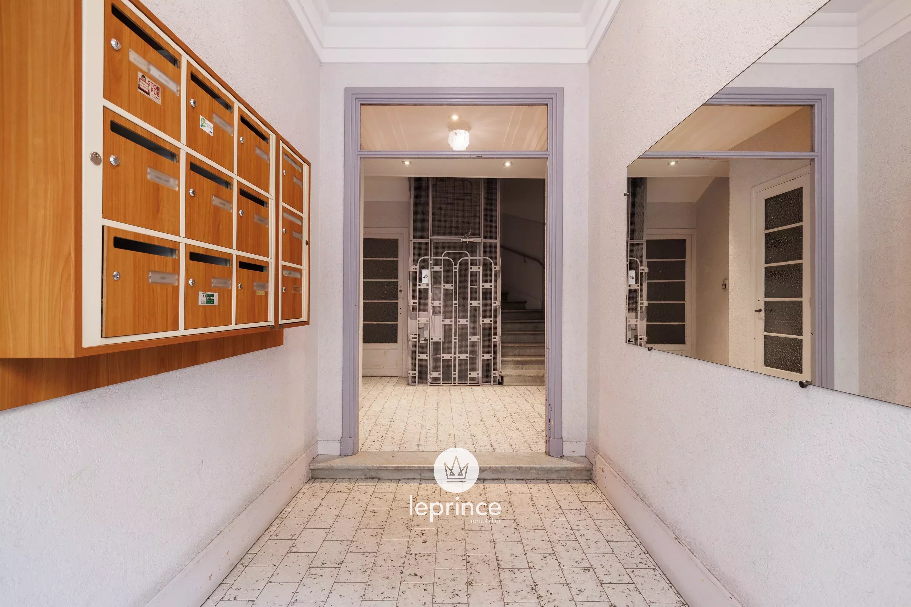 Nice – Fleurs – 2 Bedroom – Top Floor – Terrace