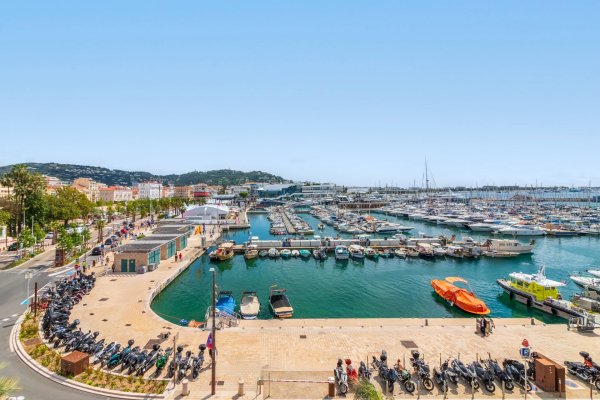 Cannes old port apartment in a renovated and secure building — photo 7