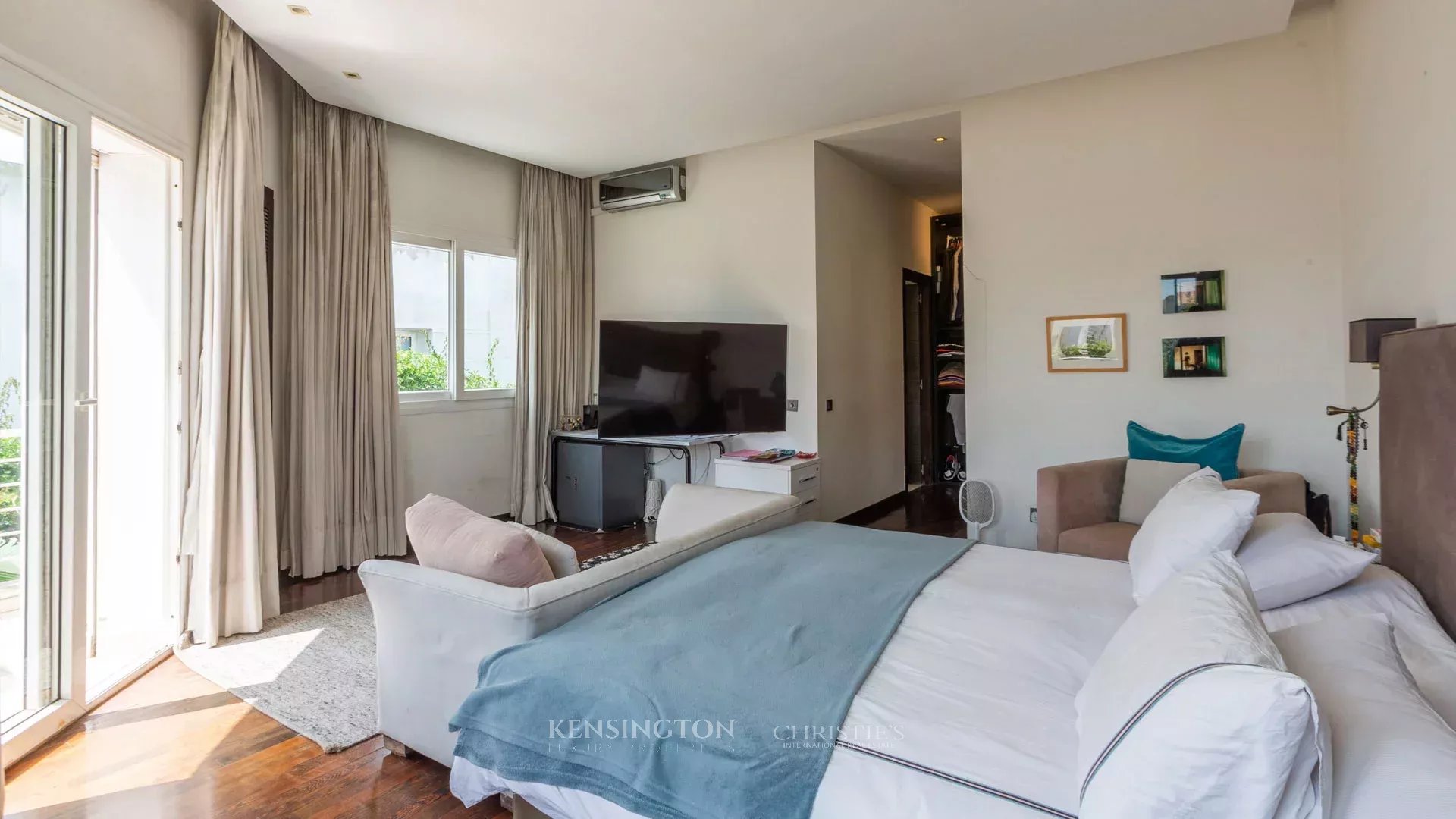 4 Bedroom Villa/Townhouse's Image 4