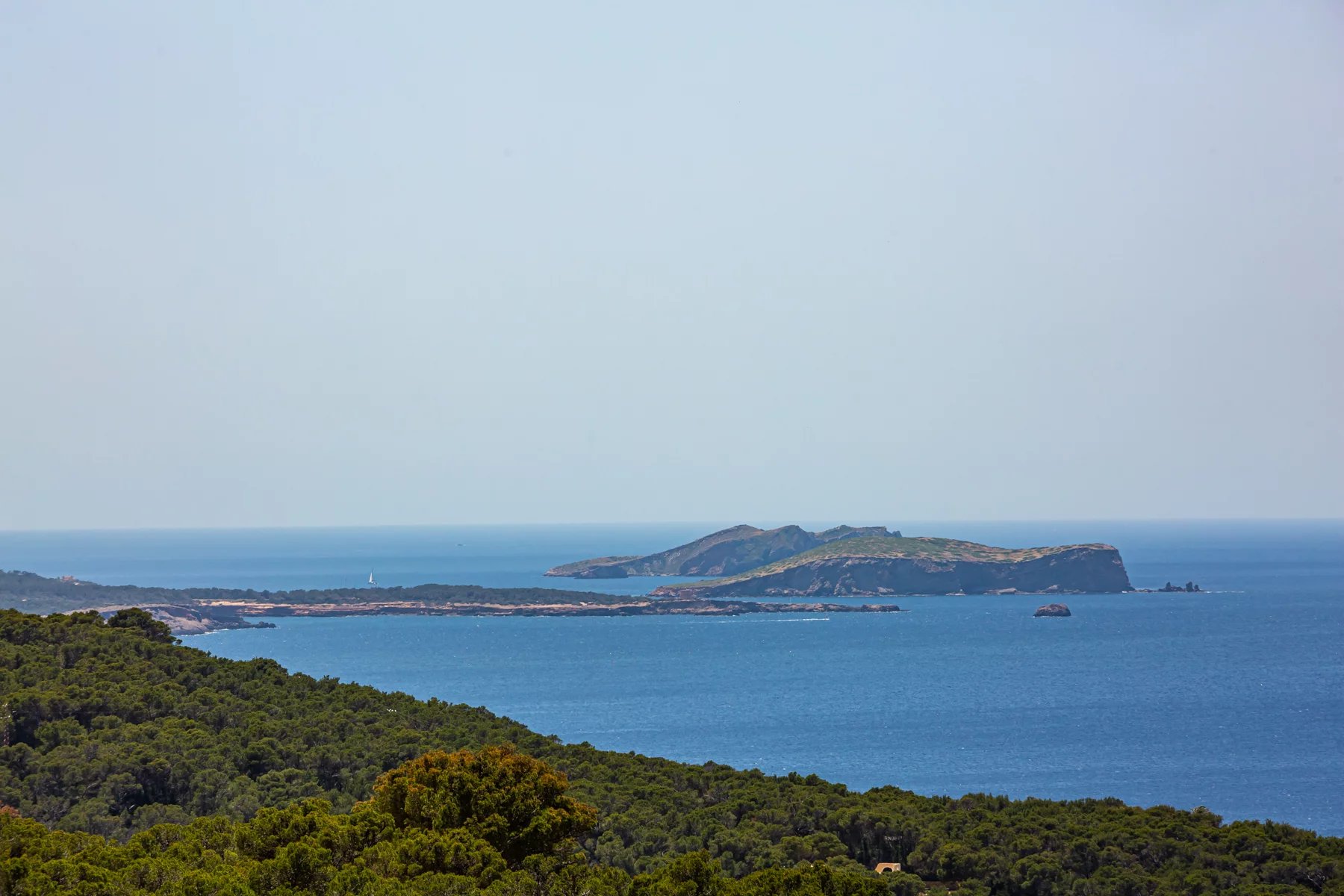 Modern villa with panoramic sea views and tourist license