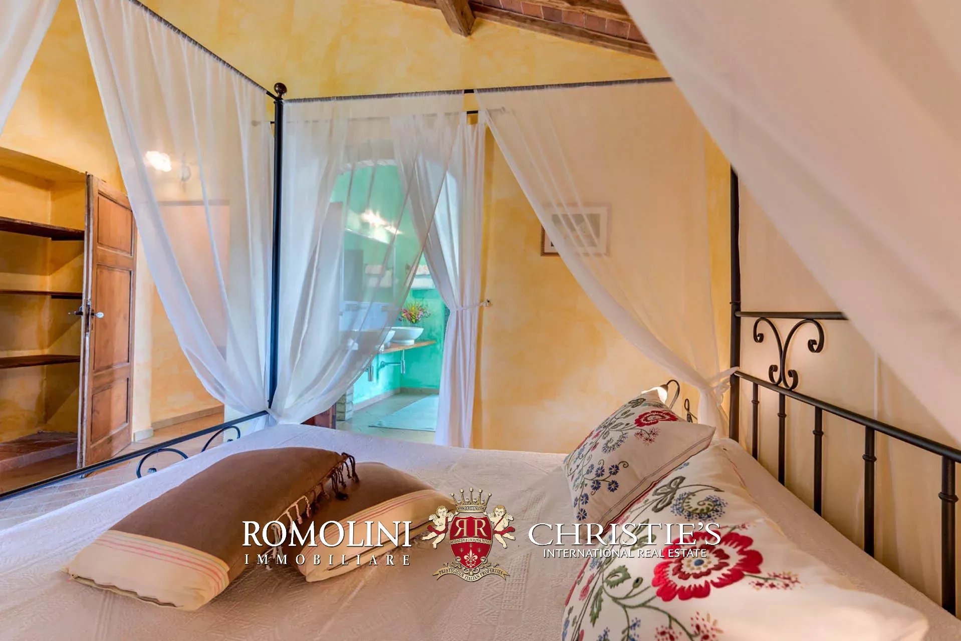18 Bedroom Villa/Townhouse's Image 44
