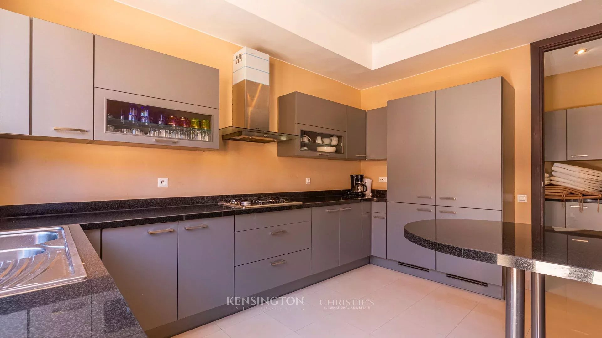 4 Bedroom Villa/Townhouse's Image 13