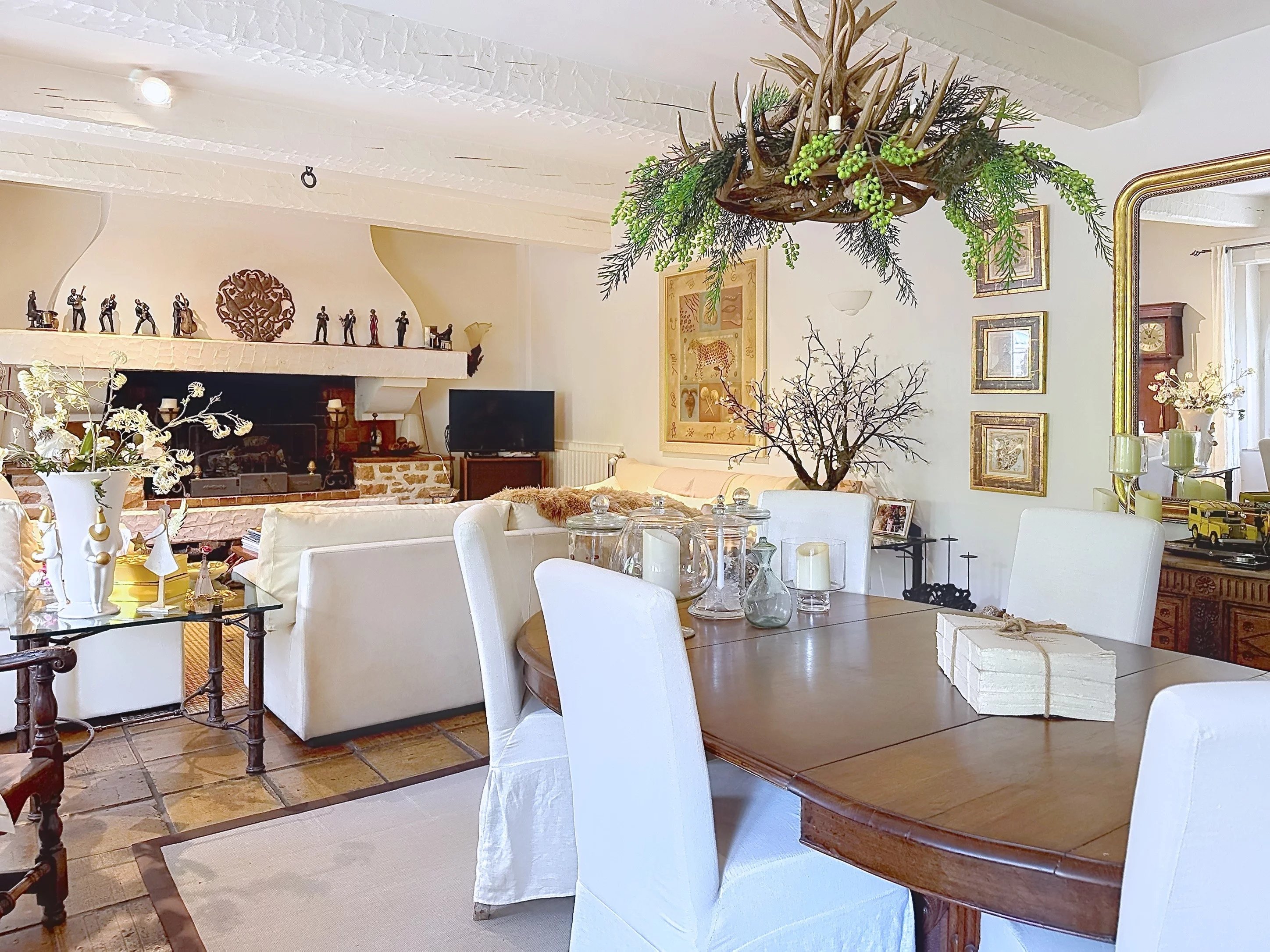 Exceptional property with 19th-century mill, detached villa, 2 pools on 1.6 hectares