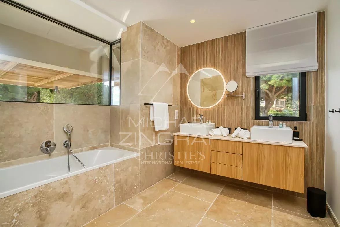 5 Bedroom Villa/Townhouse's Image 6