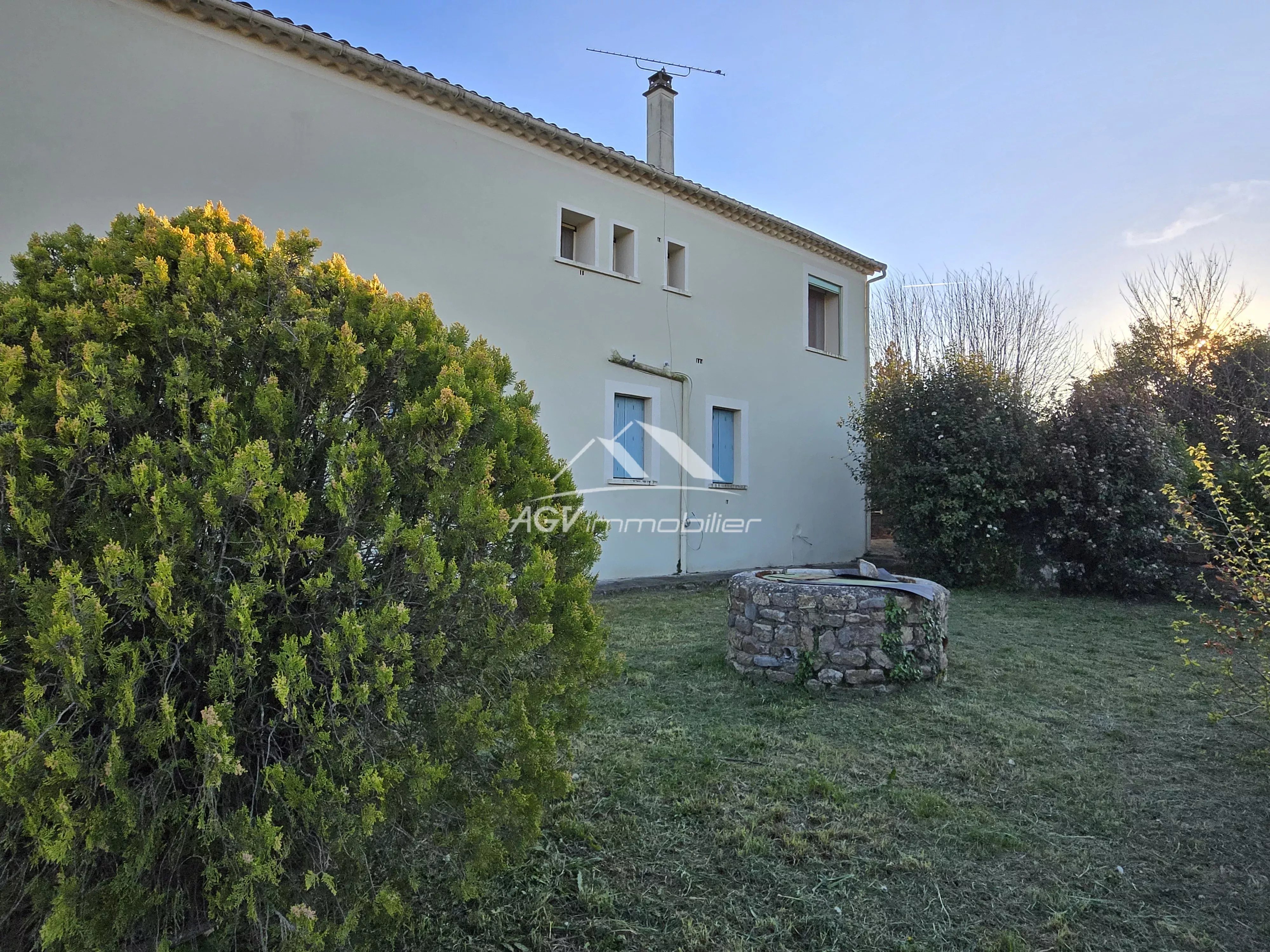 Maison en pierres, 2 logements,double garage