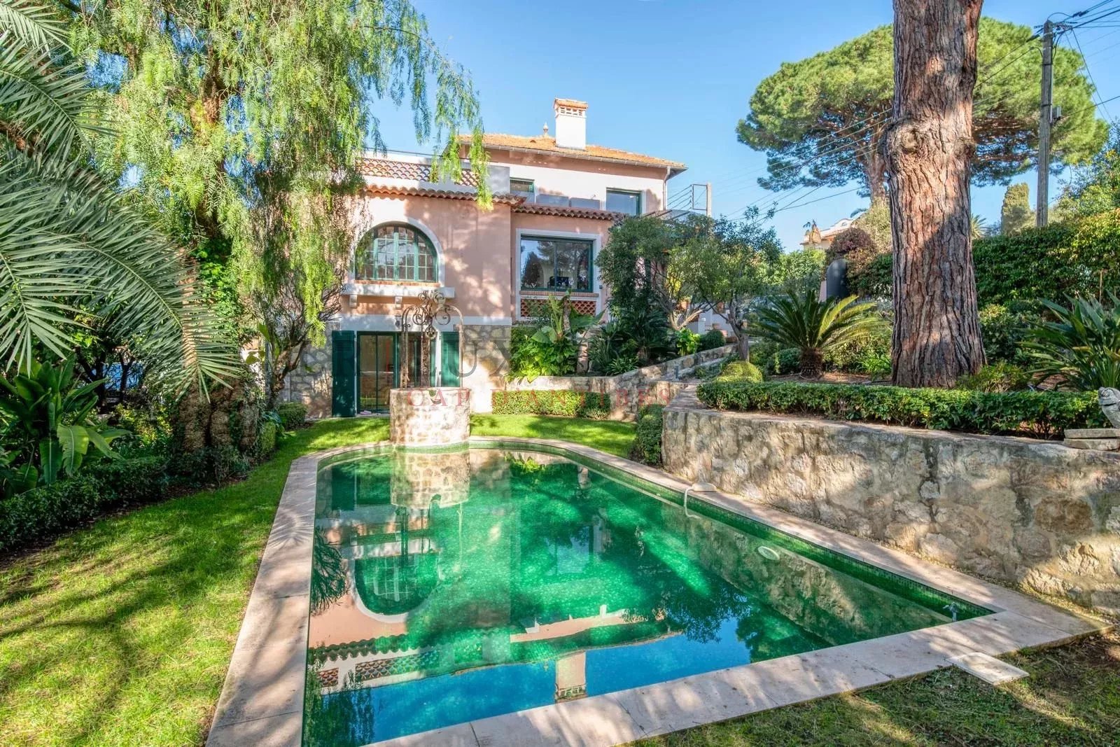 Maison 240 m² · à Antibes · 240 m² · 2 850 000 €