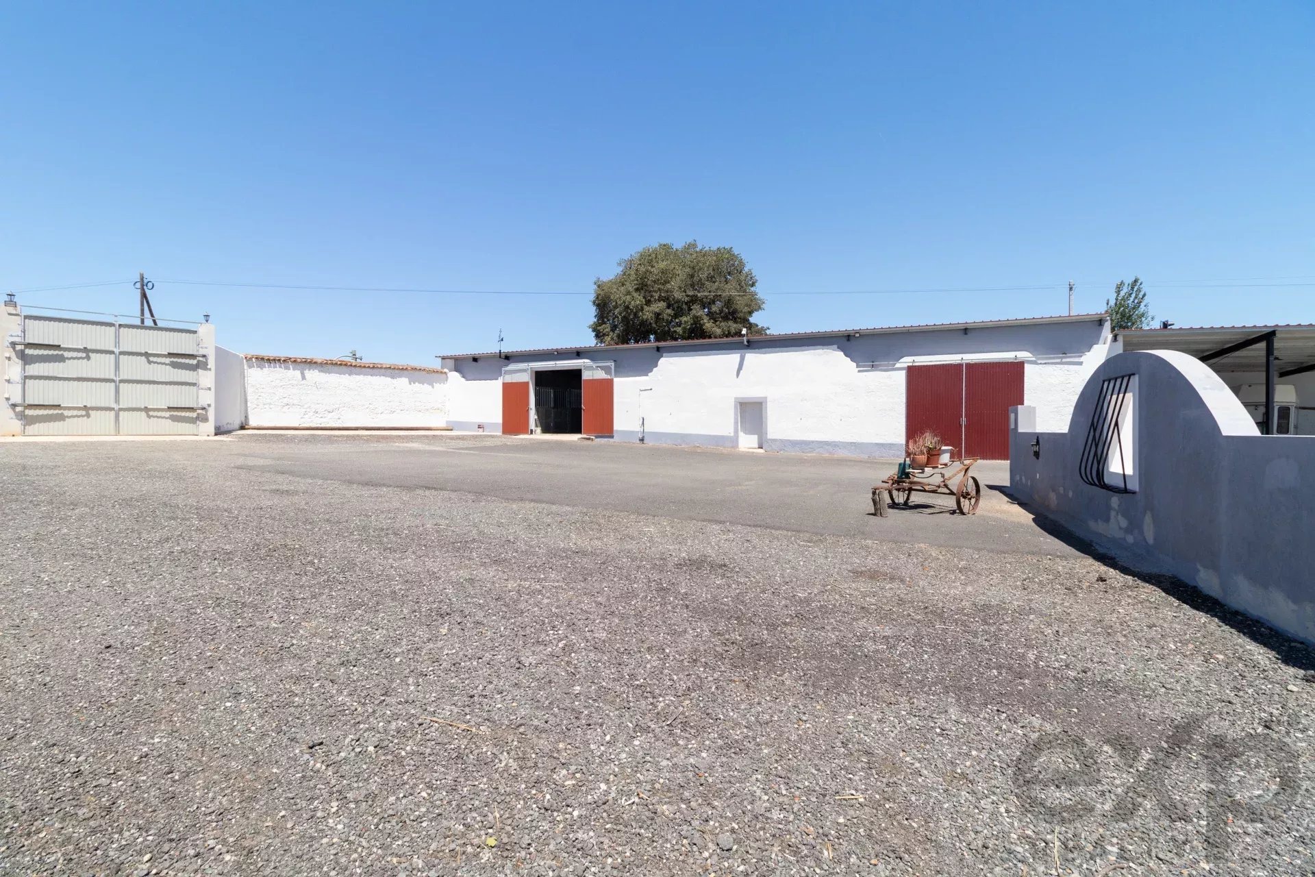 Luxury Equestrian Property + Guest House 85992157 image 21
