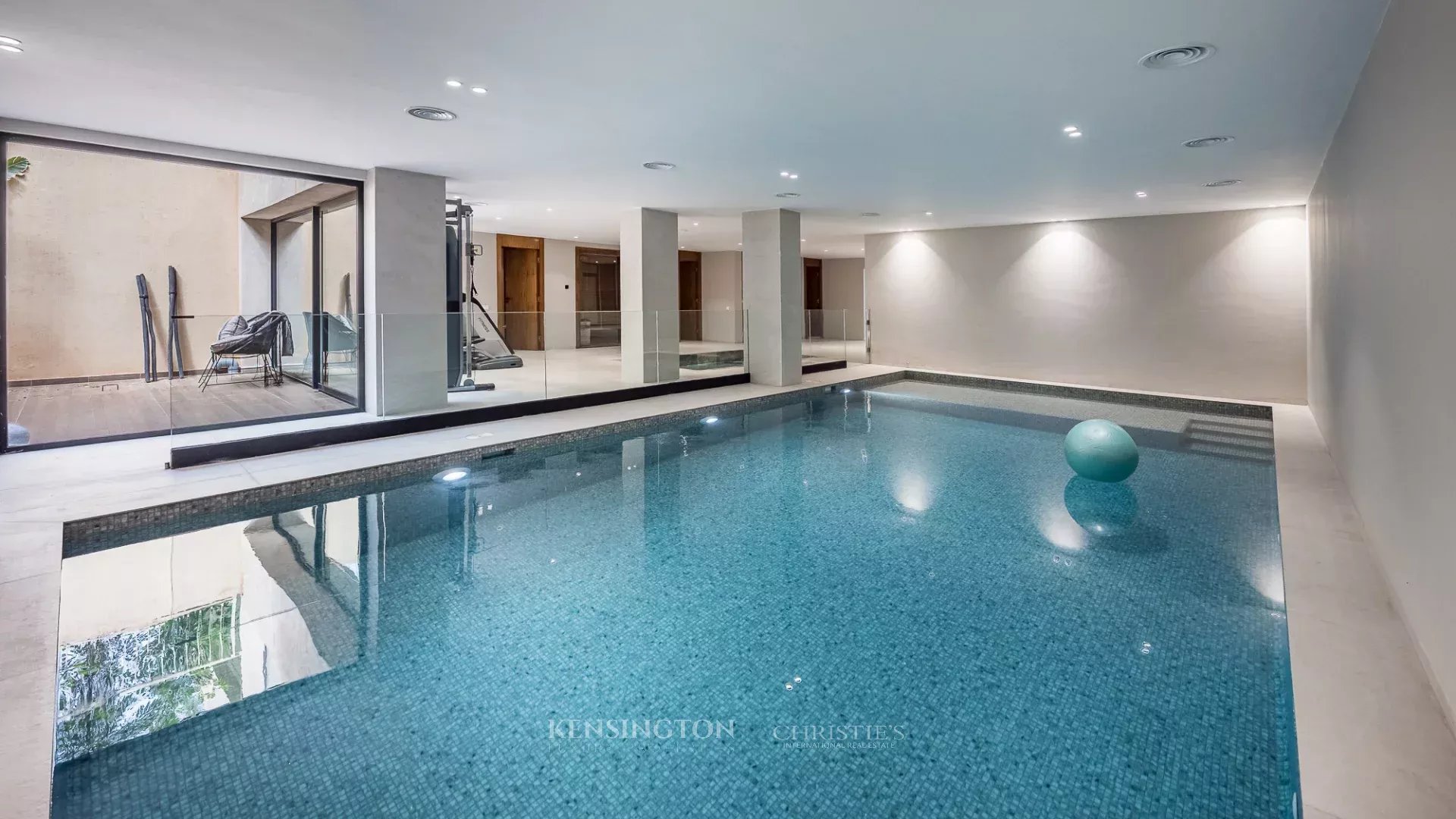 5 Bedroom Villa/Townhouse's Image 3