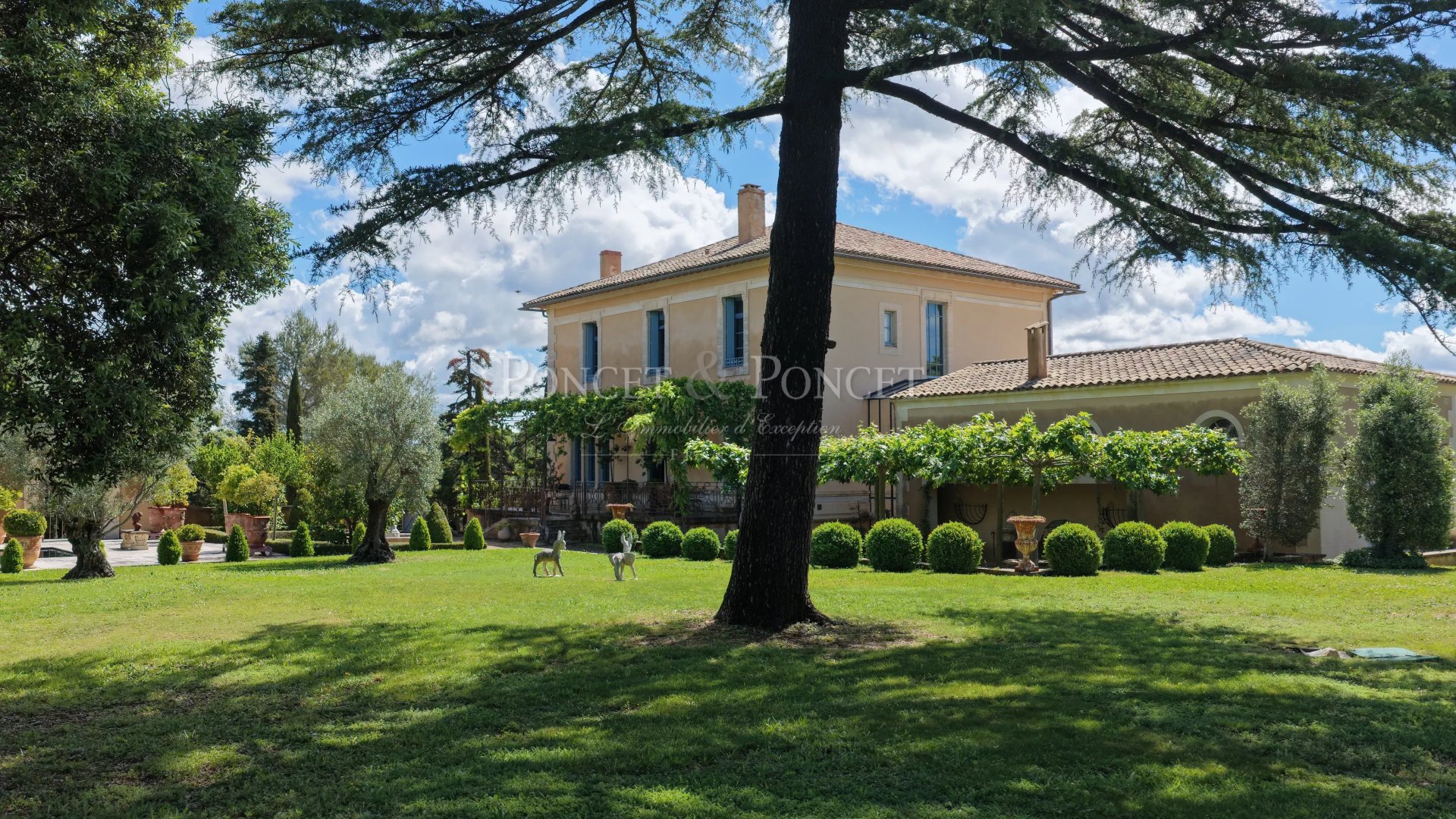 6 Bedroom Villa/Townhouse's Image 5