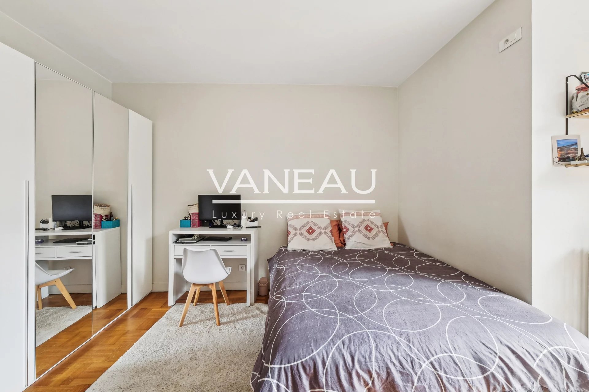 BOULOGNE - Porte de Saint Cloud  -  Grand studio - idéal investisseur ou primo-accédant -