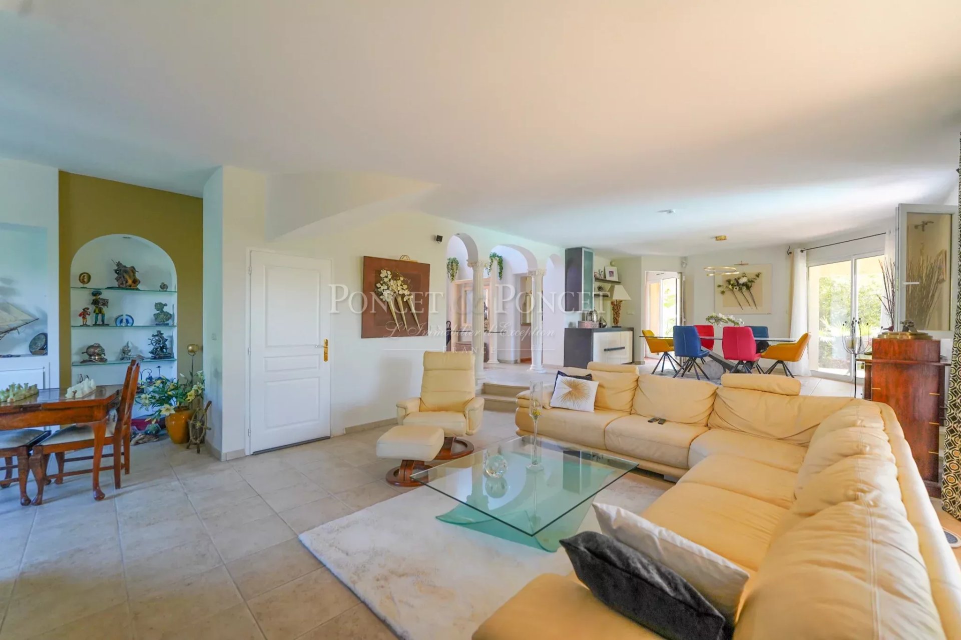 5 Bedroom Villa/Townhouse's Image 6
