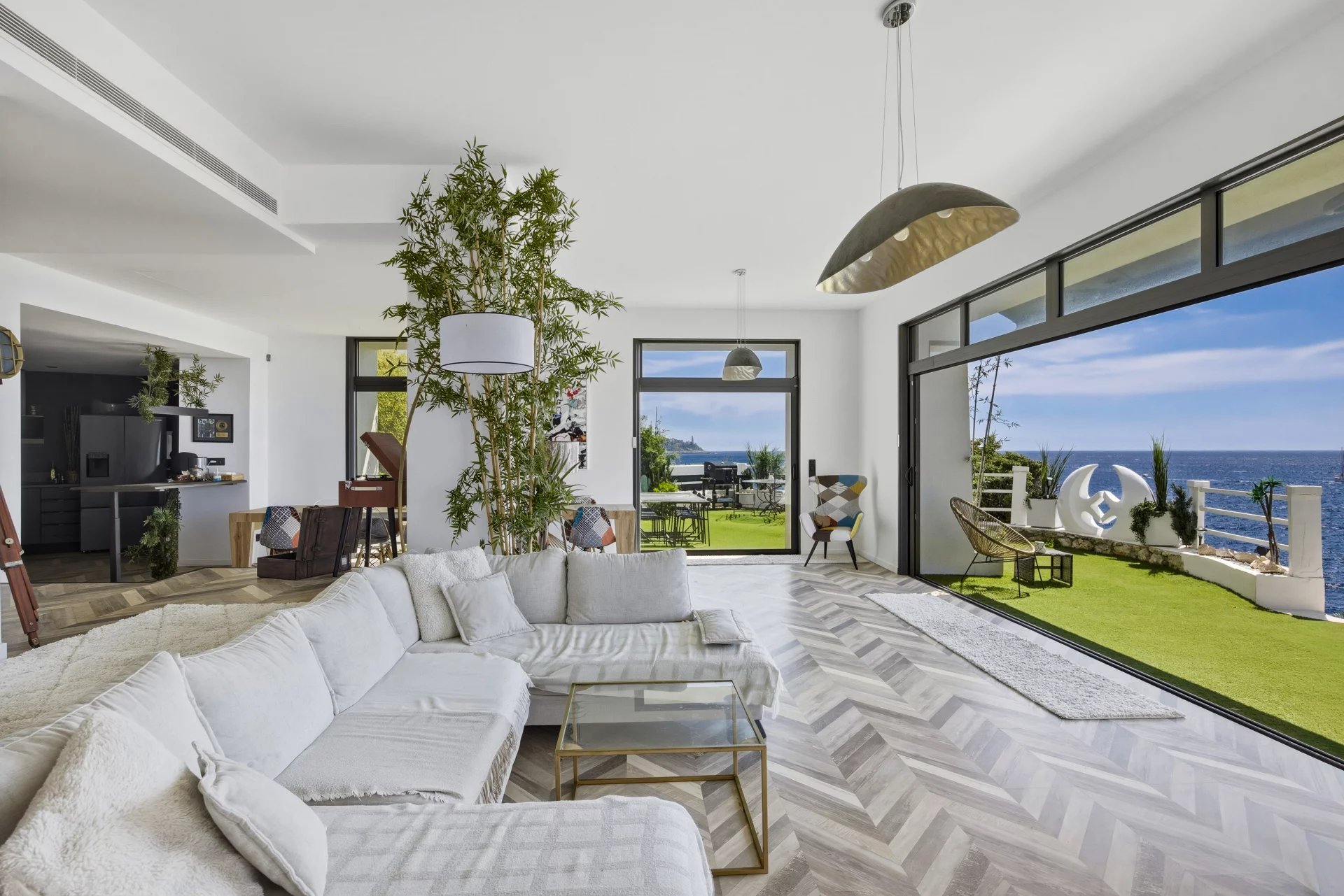  Image of Villa - 4 Bedrooms for Sale in Alpes-Maritimes-Nice-France, Image 8