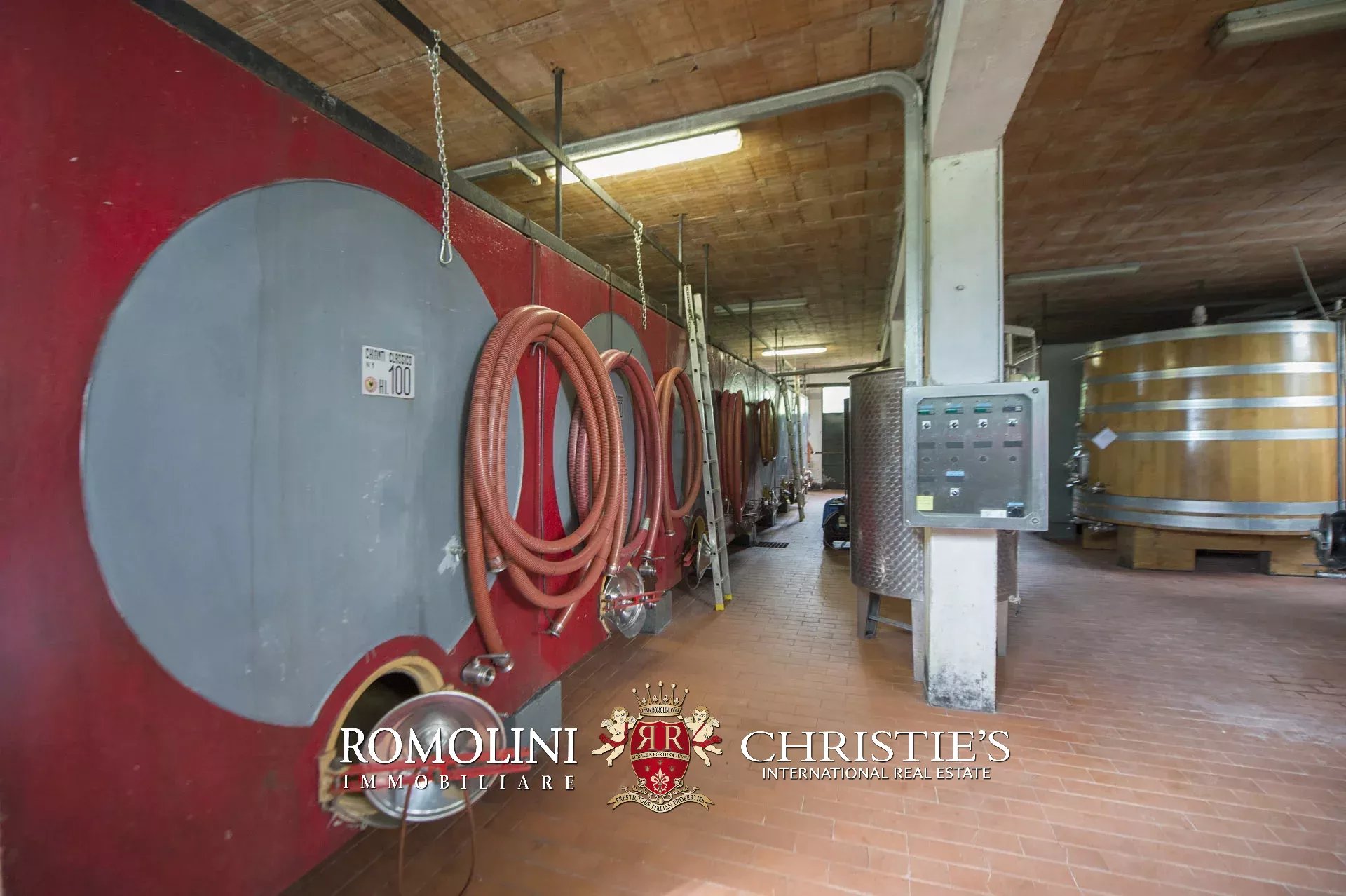 17 Bedroom Vineyard's Image 52