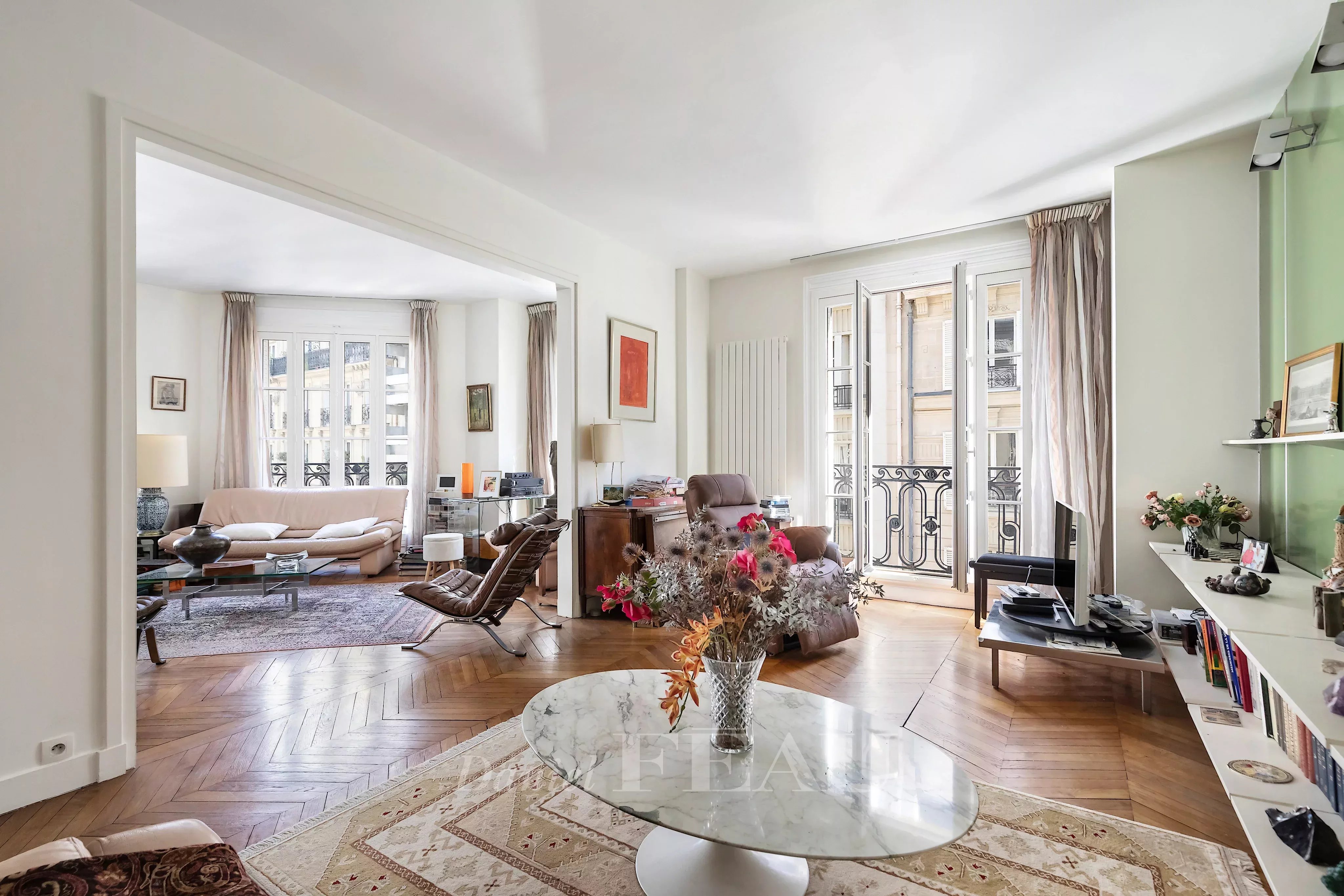 Neuilly-sur-Seine  -  A 3-bed apartment with balconies