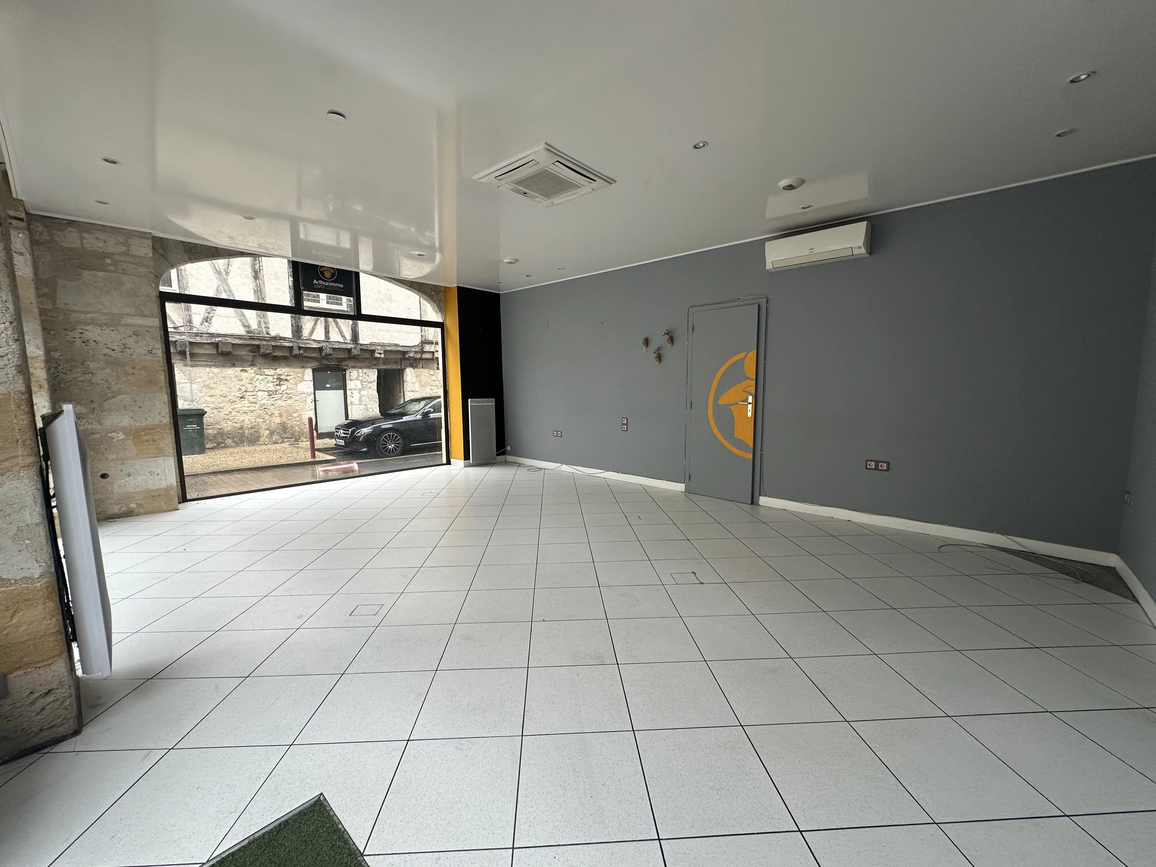 Rental Retail space Sainte-Foy-la-Grande