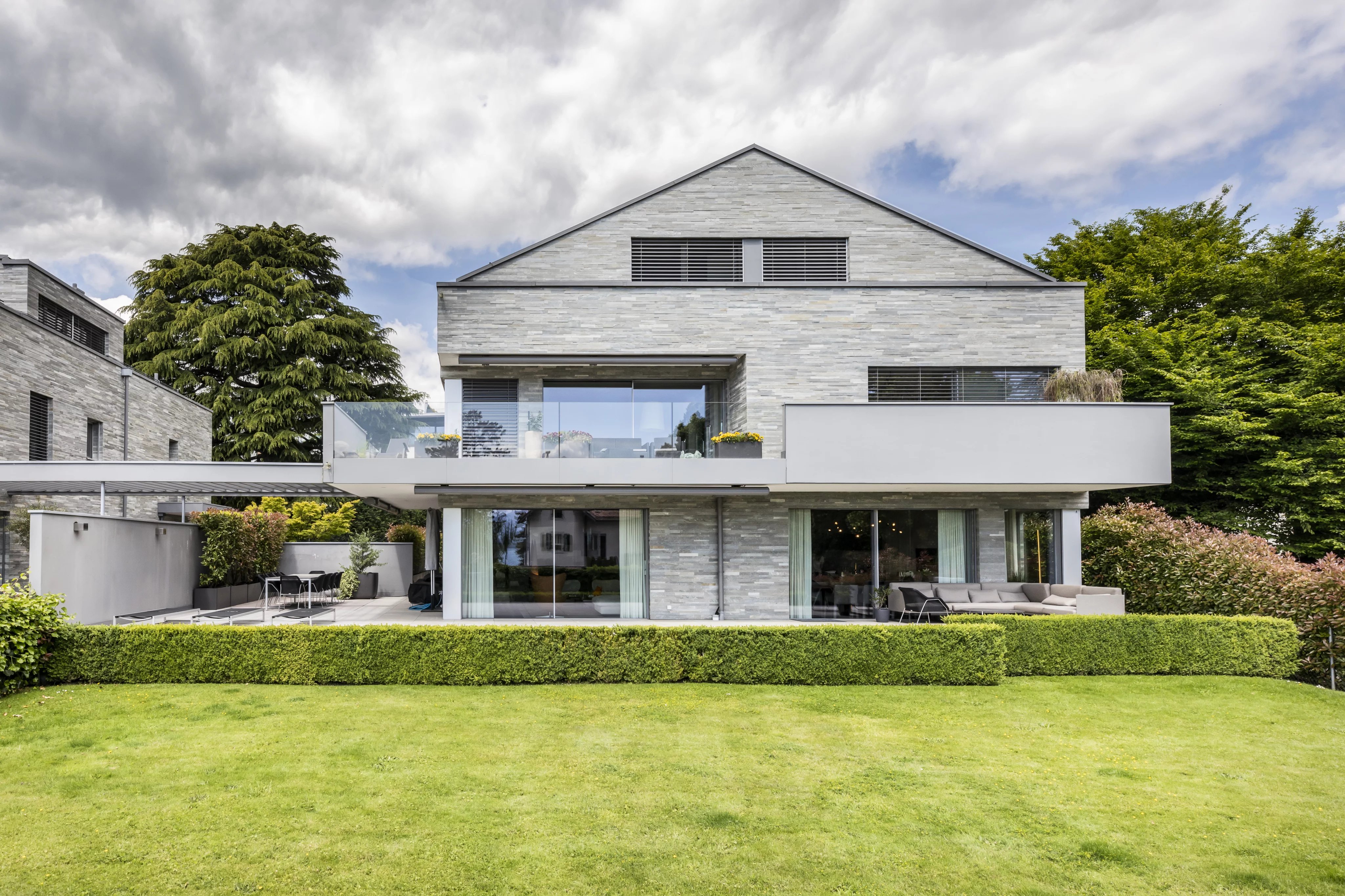 Magnificent duplex just a stone's throw from the lake