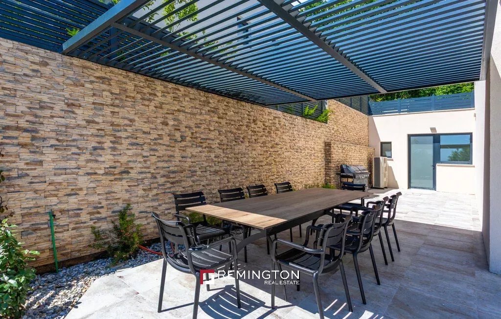 4 Bedroom Villa/Townhouse's Image 21