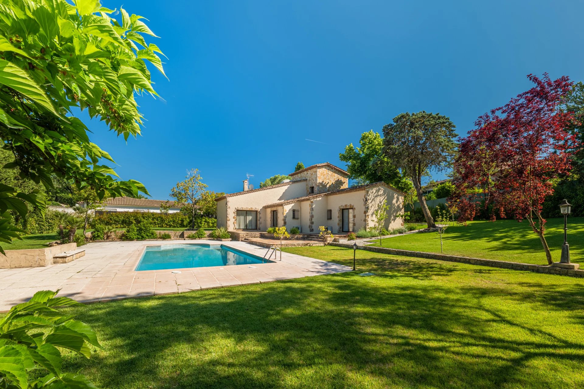 Sale House Valbonne