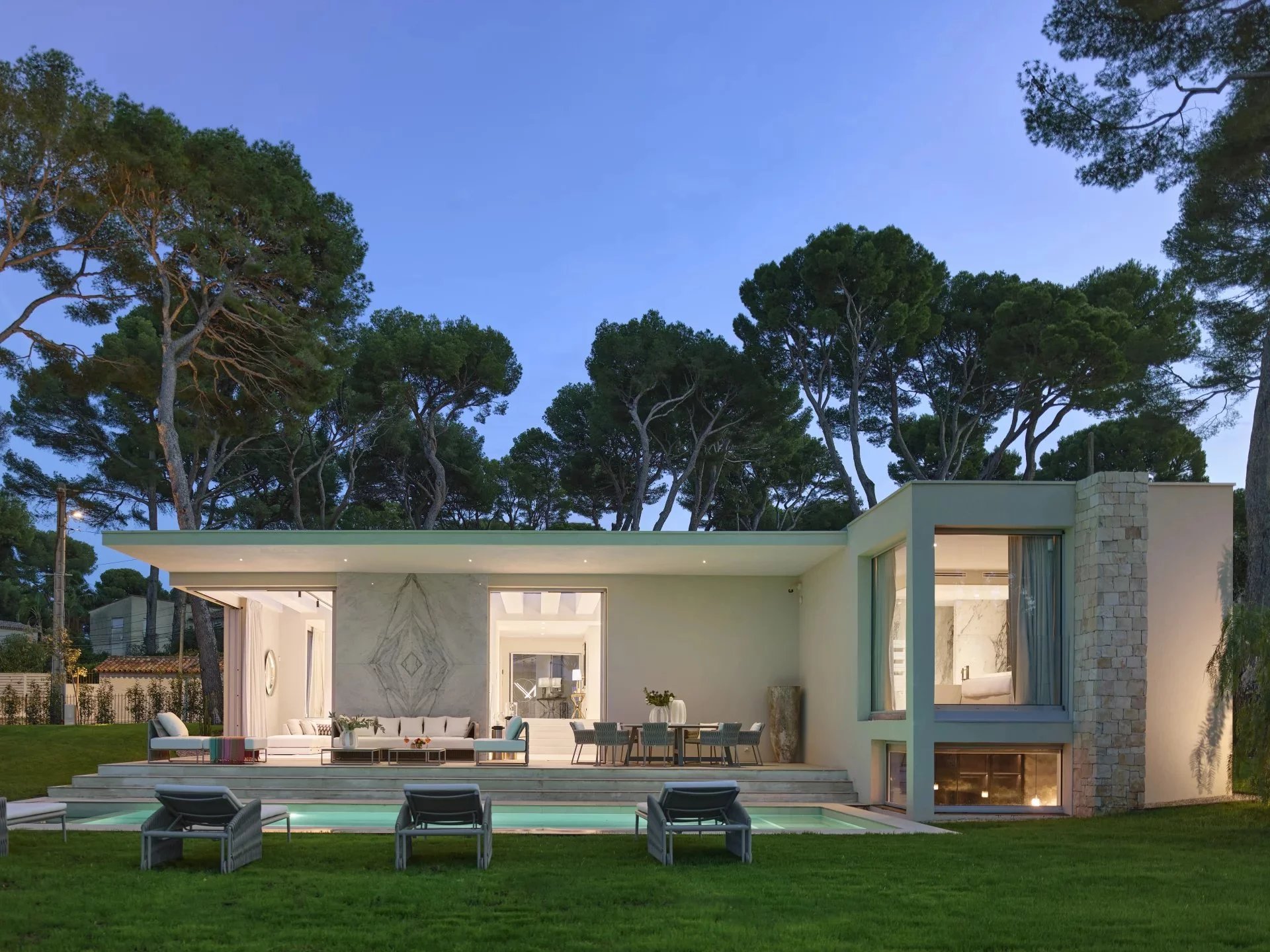 LUXUEUSE VILLA CONTEMPORAINE NEUVE - CAP D'ANTIBES
